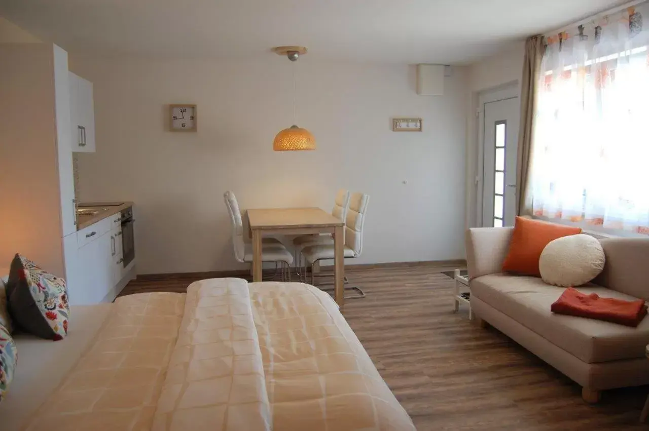 Bedroom, Seating Area in Apart Hotel - Dillinger Schwabennest