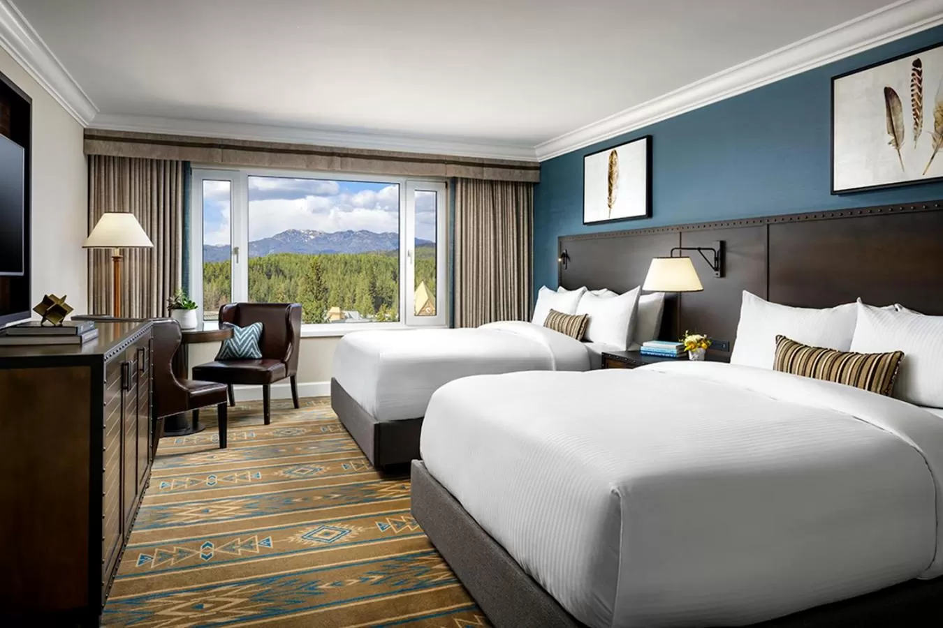 Photo of the whole room, Bed in Fairmont Chateau Whistler