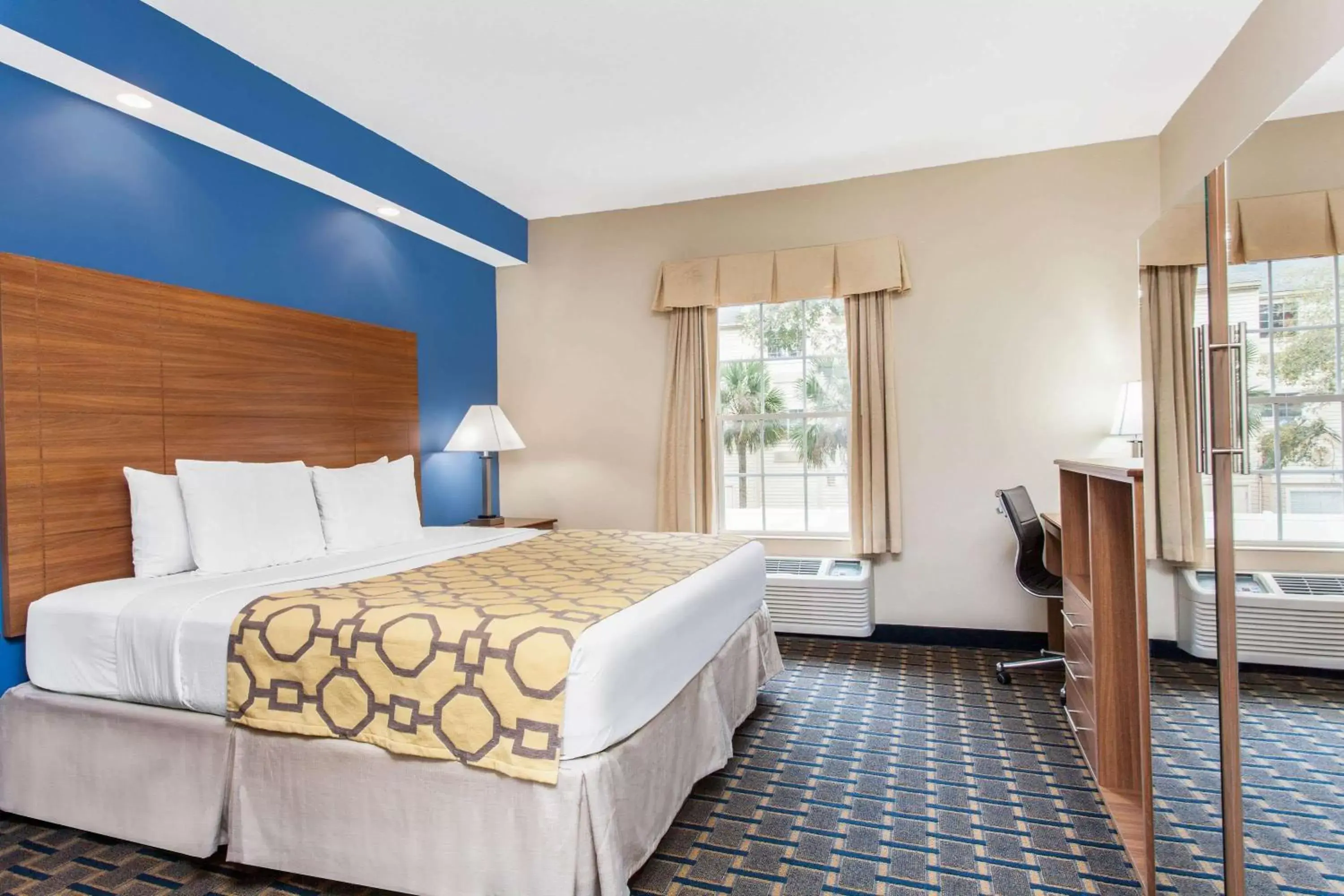 Photo of the whole room, Bed in Baymont by Wyndham Jacksonville/Butler Blvd