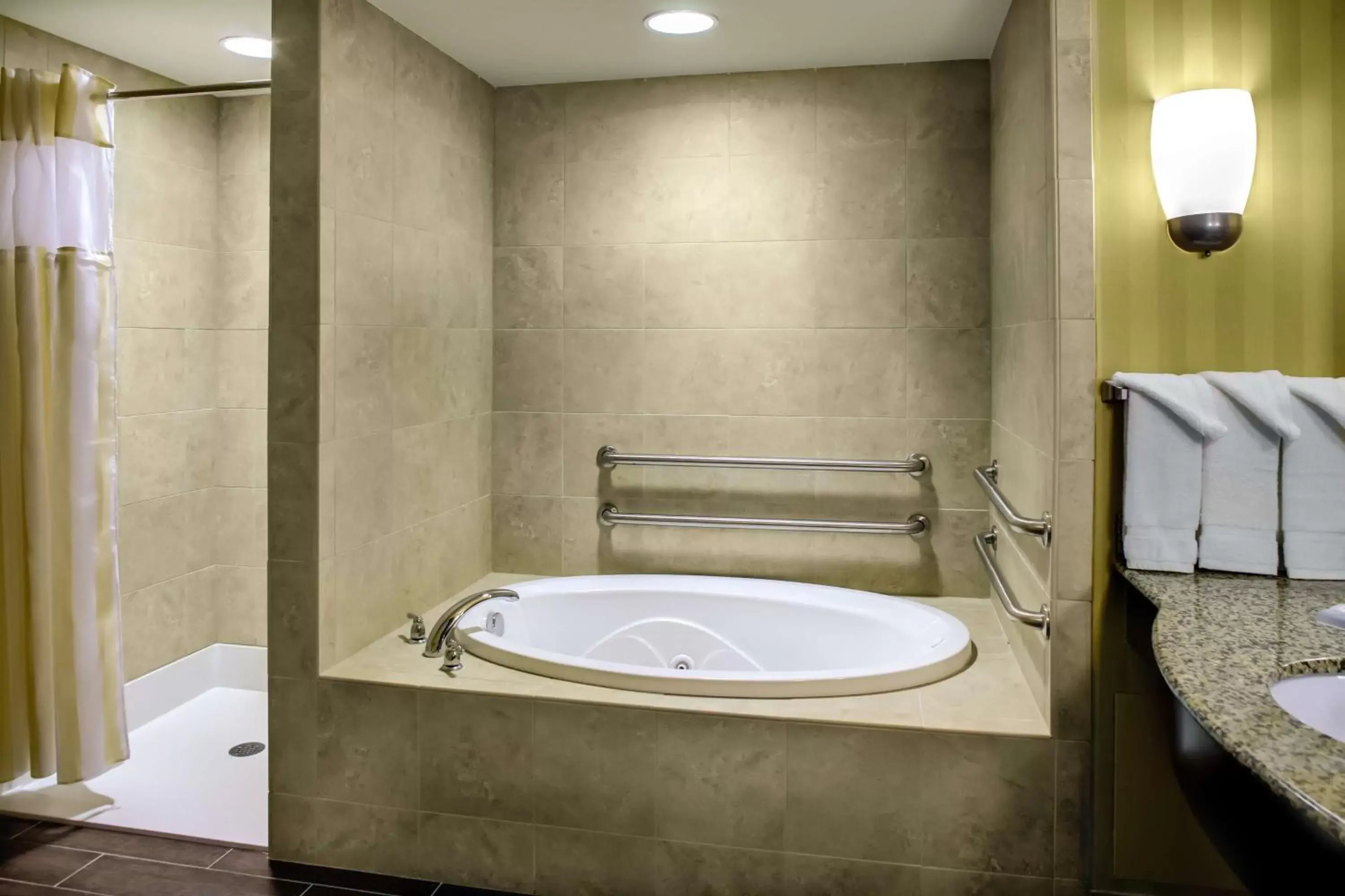 Bathroom in Hilton Garden Inn Pittsburgh/Cranberry