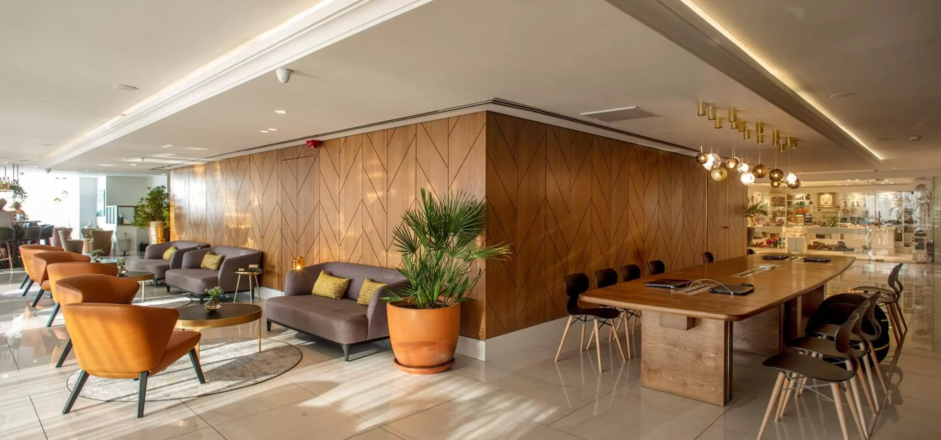 Lobby or reception in Carlton Tel Aviv Hotel – Luxury on the Beach