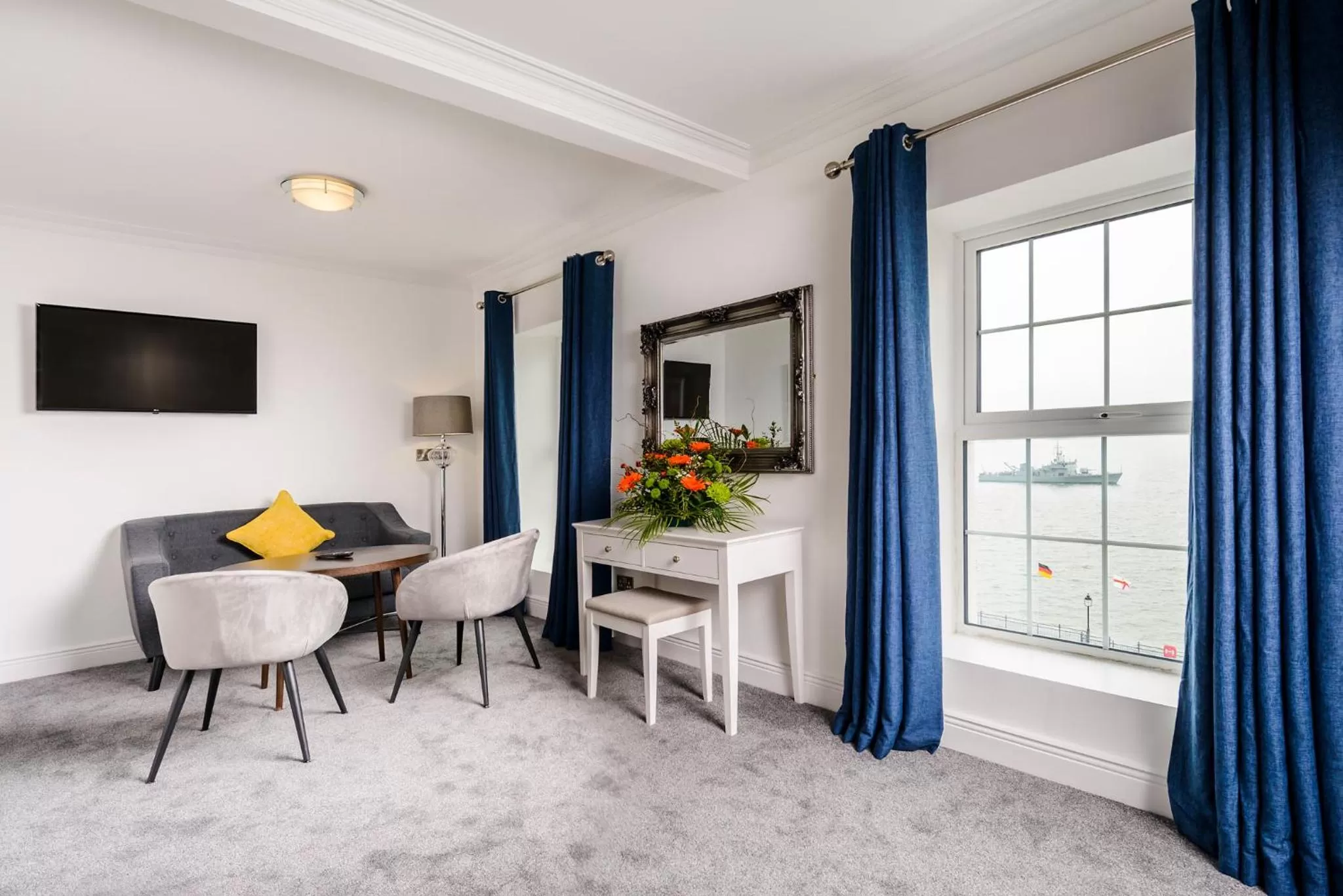 TV and multimedia in Commodore Hotel