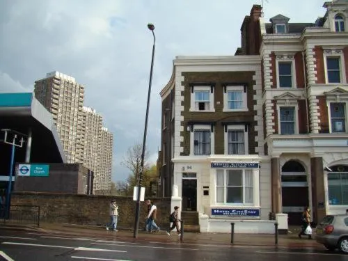 Facade/entrance in Citystay Hotel