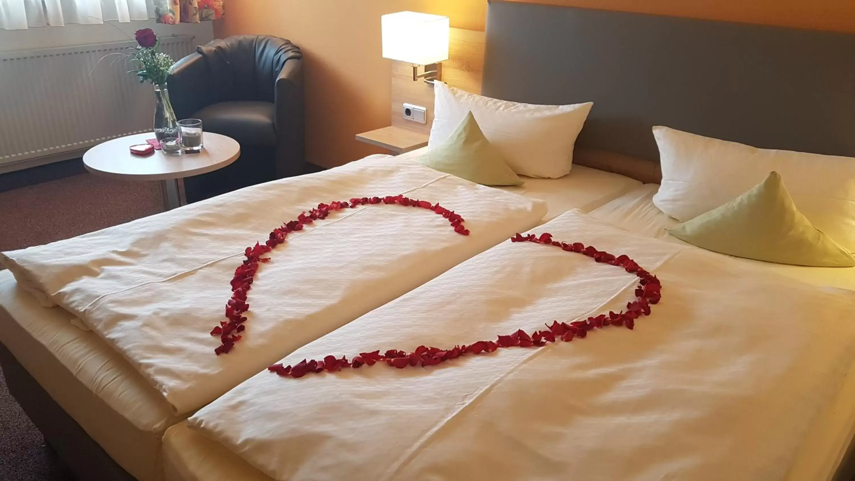 Photo of the whole room, Bed in Hotel Merian Rothenburg Photo of the whole room, Bed in Hotel Merian Rothenburg