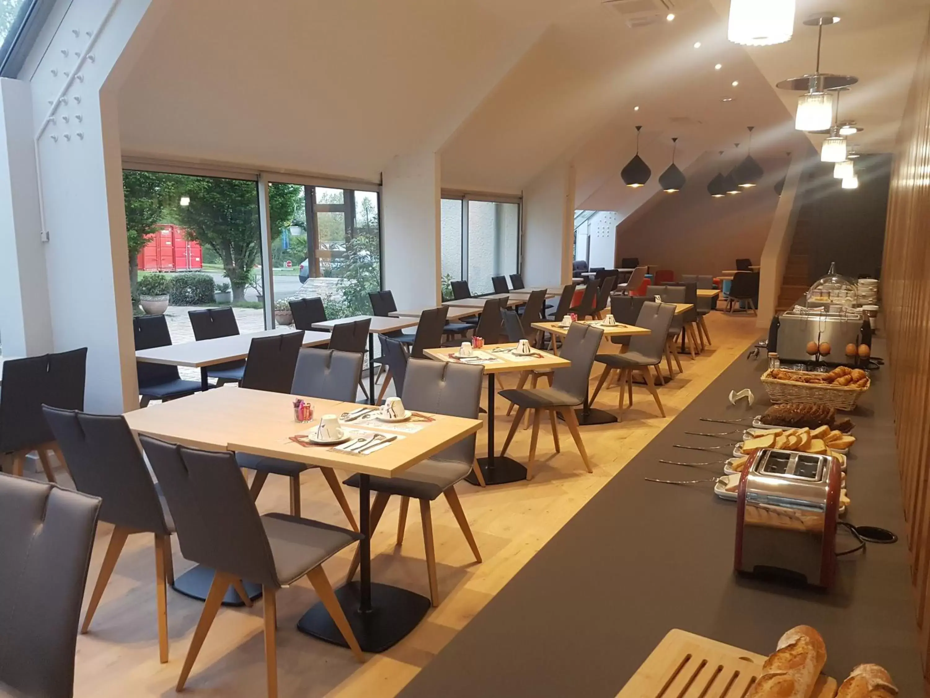 Restaurant/Places to Eat in Best Western Armor Park Dinan