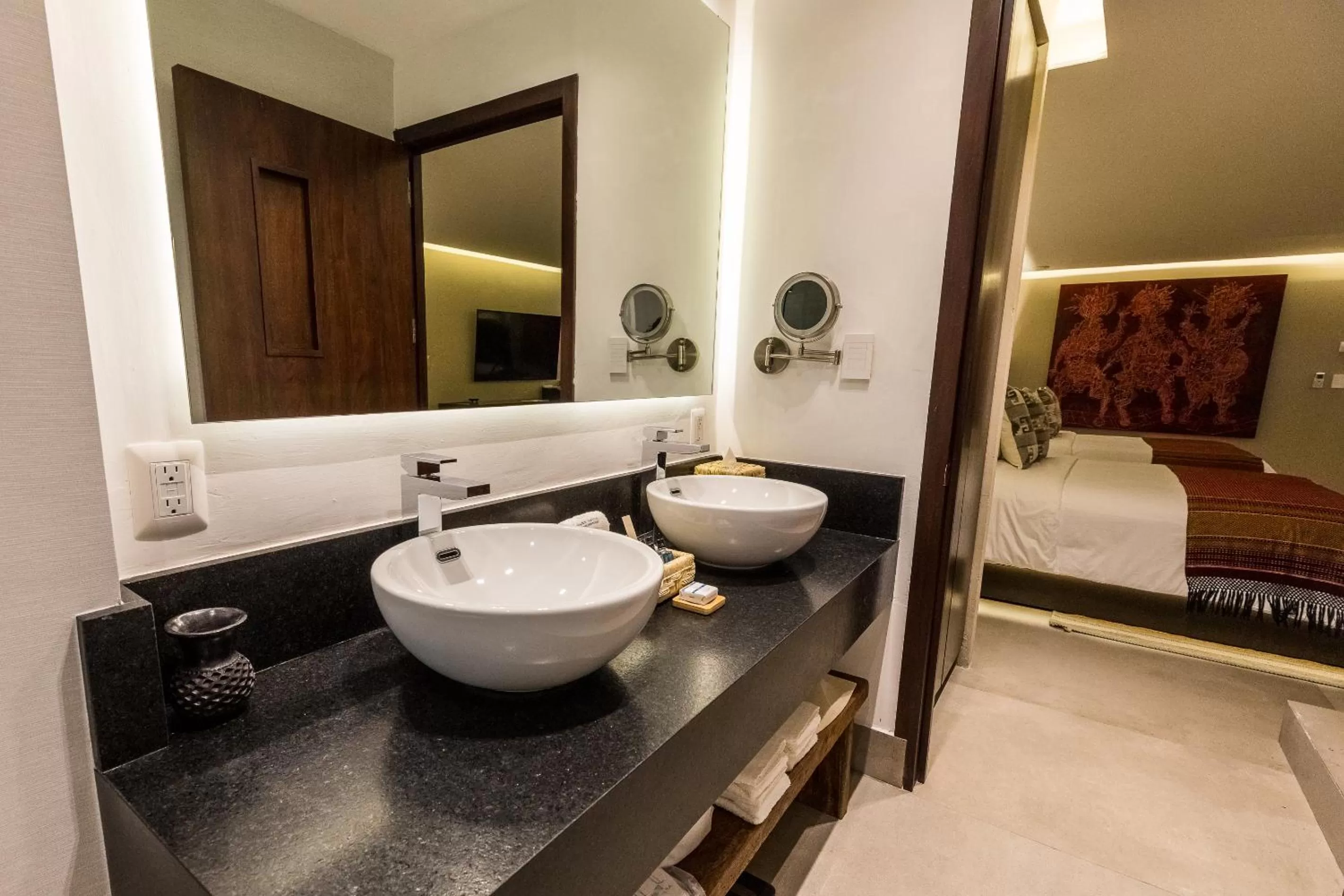 Bathroom, Bed in Casa Naila Hotel Boutique