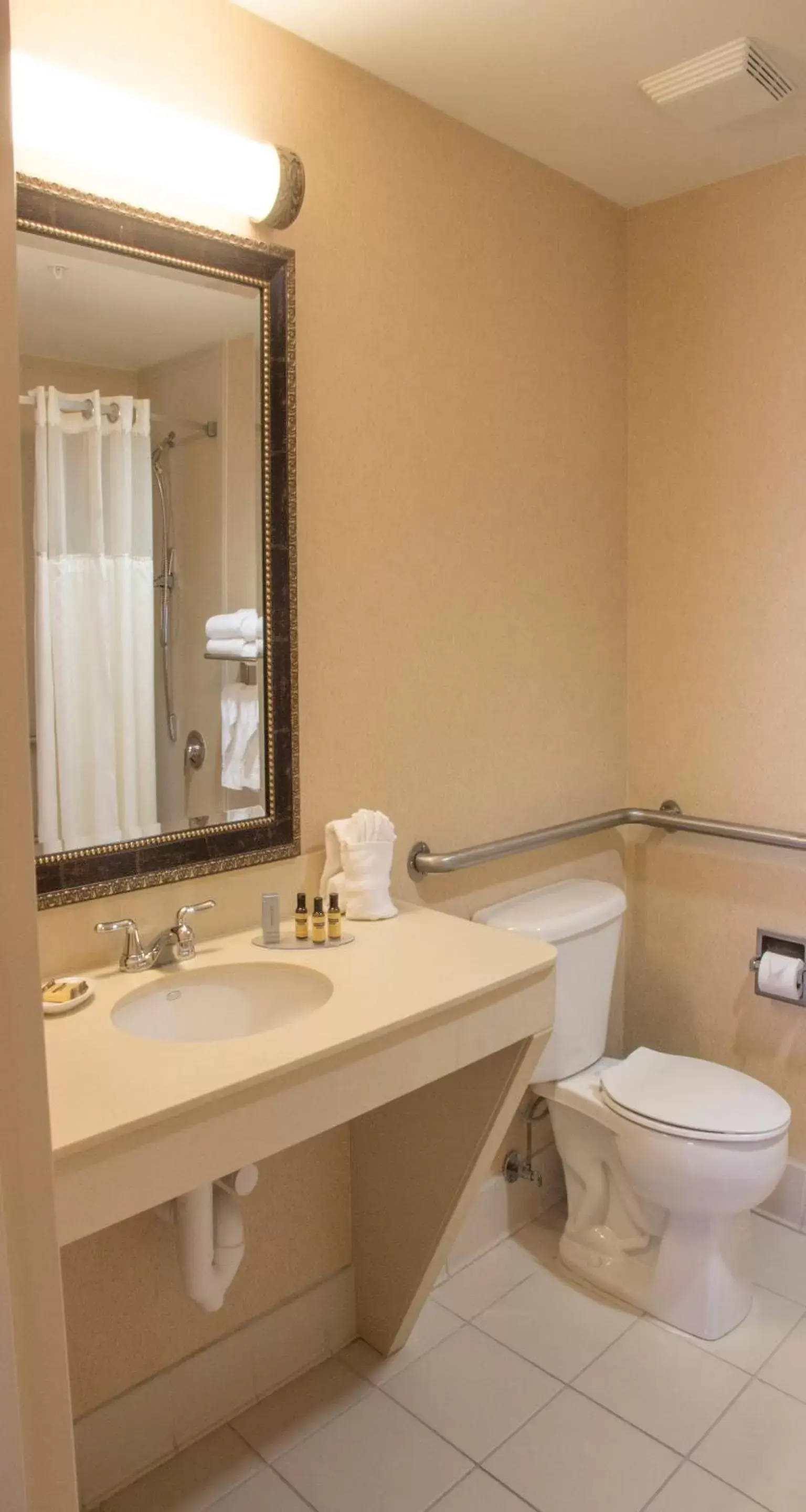 Bathroom in Best Western Plus Kendall Hotel & Suites