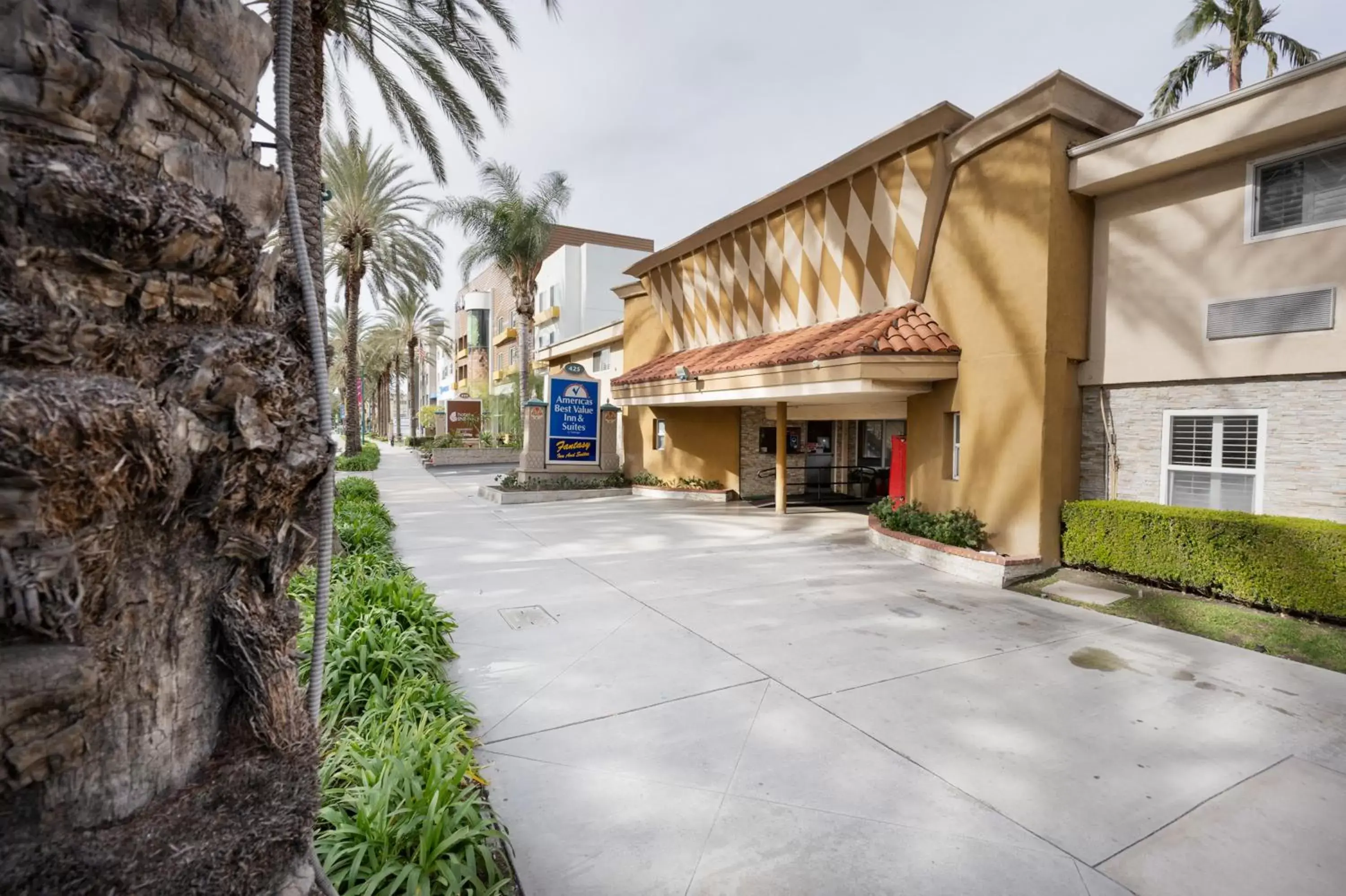 Facade/entrance, Property Building in Americas Best Value Inn & Suites Anaheim