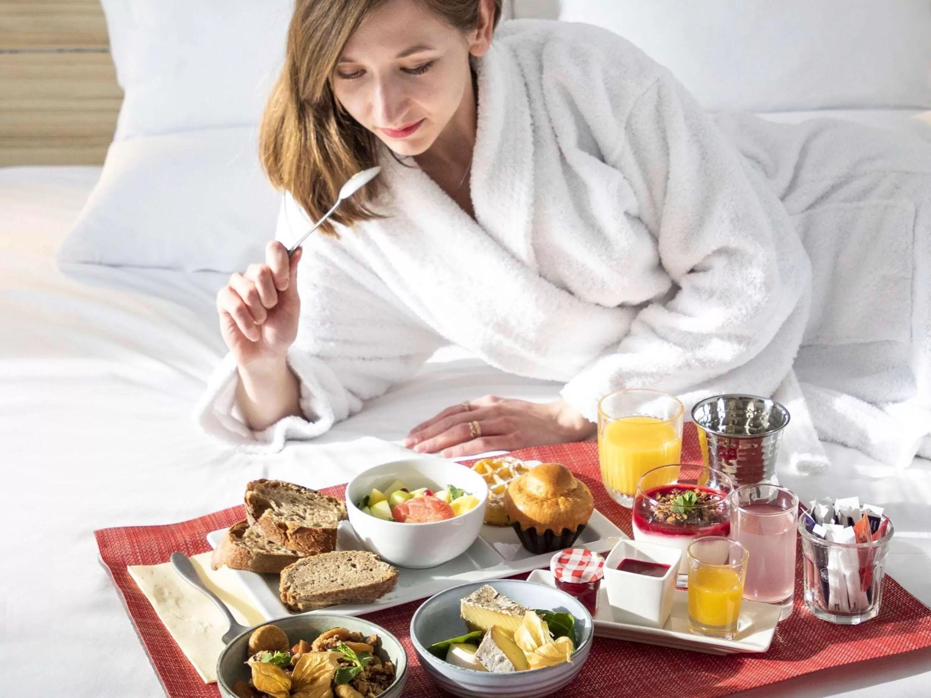 Photo of the whole room, Bed in Novotel Annecy Centre