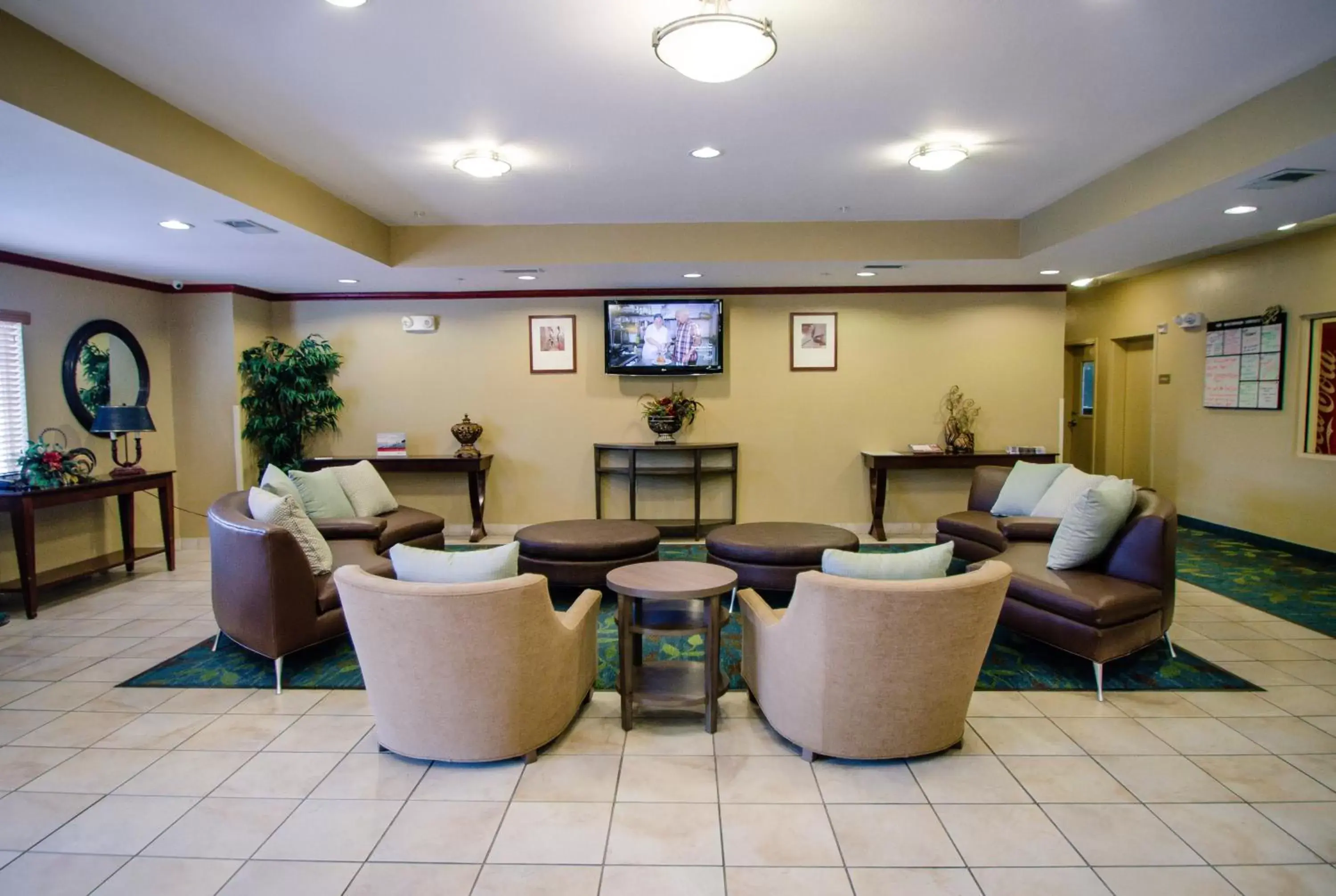 Property building, Lounge/Bar in Candlewood Suites Temple, an IHG Hotel