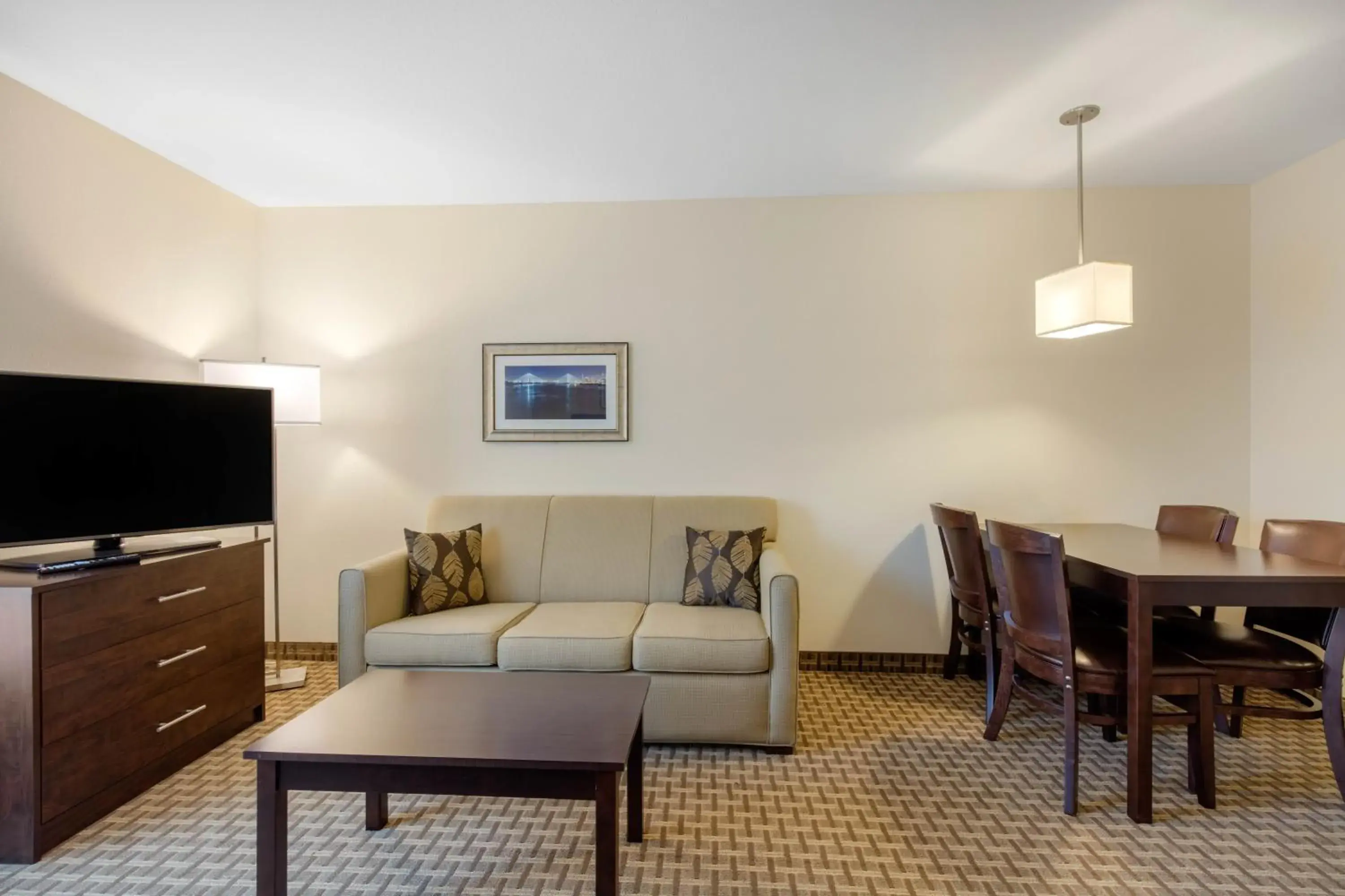 Living room, Seating Area in MainStay Suites St. Louis - Airport