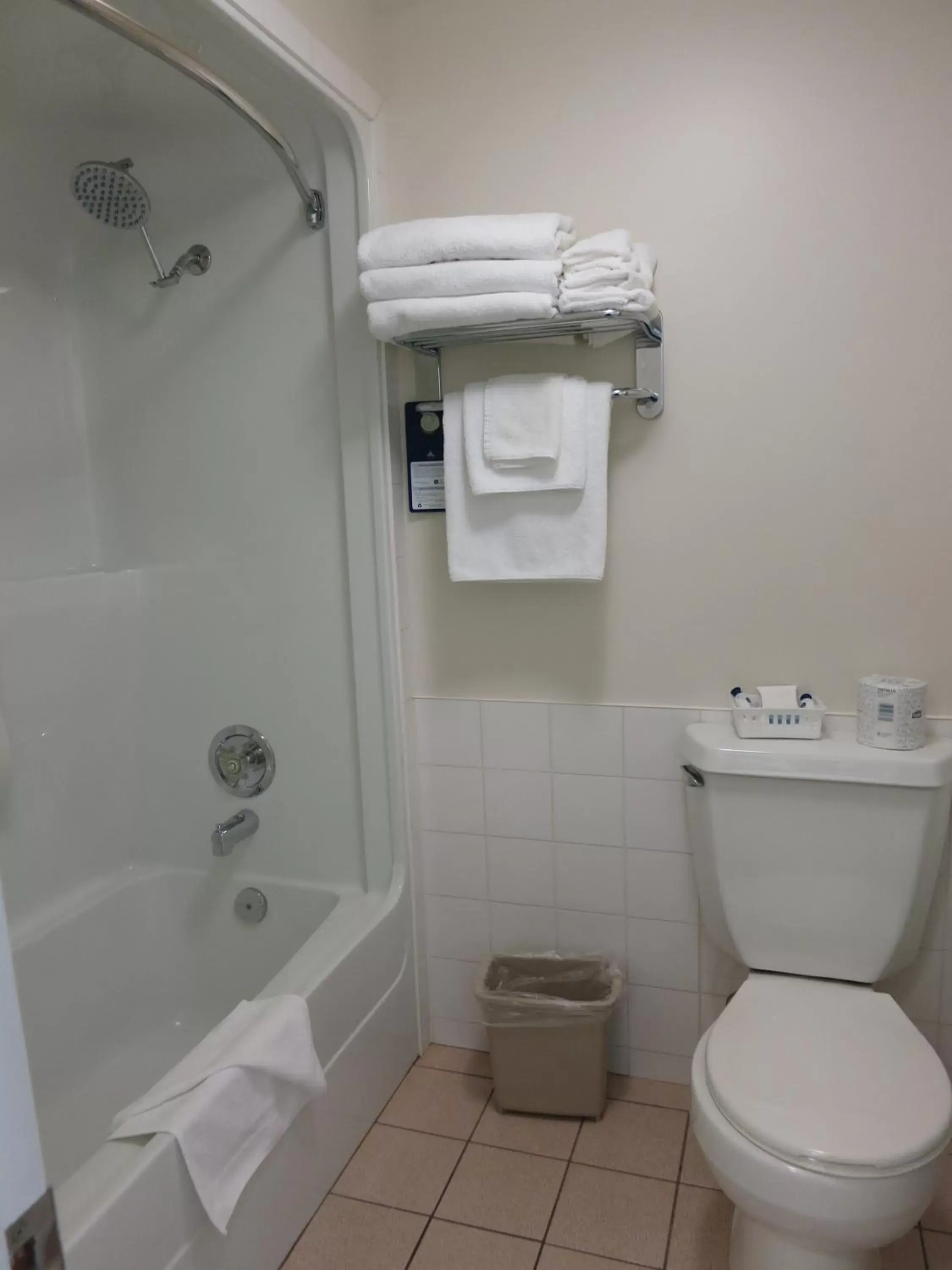 Bathroom in SureStay Hotel by Best Western North Vancouver Capilano