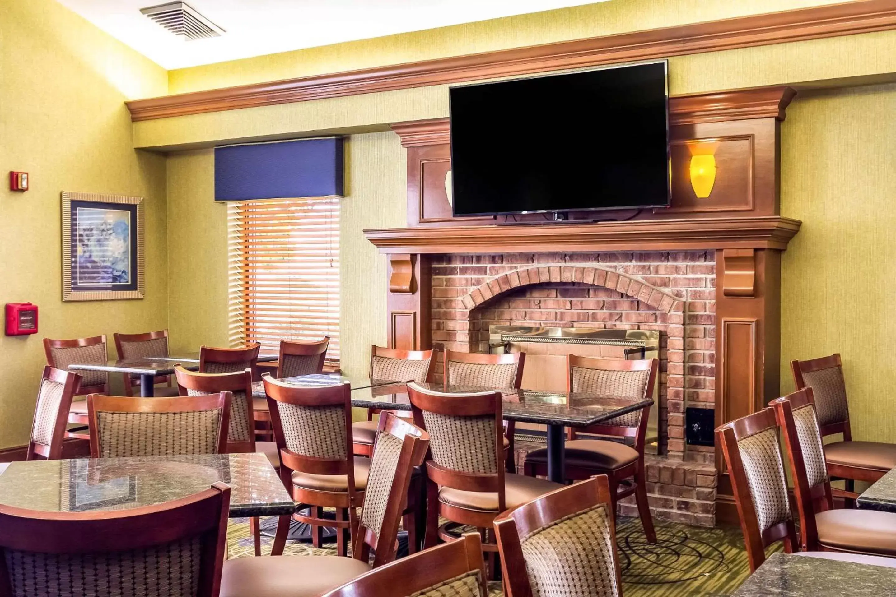 Restaurant/places to eat, Lounge/Bar in Clarion Inn Pittsburgh Cranberry