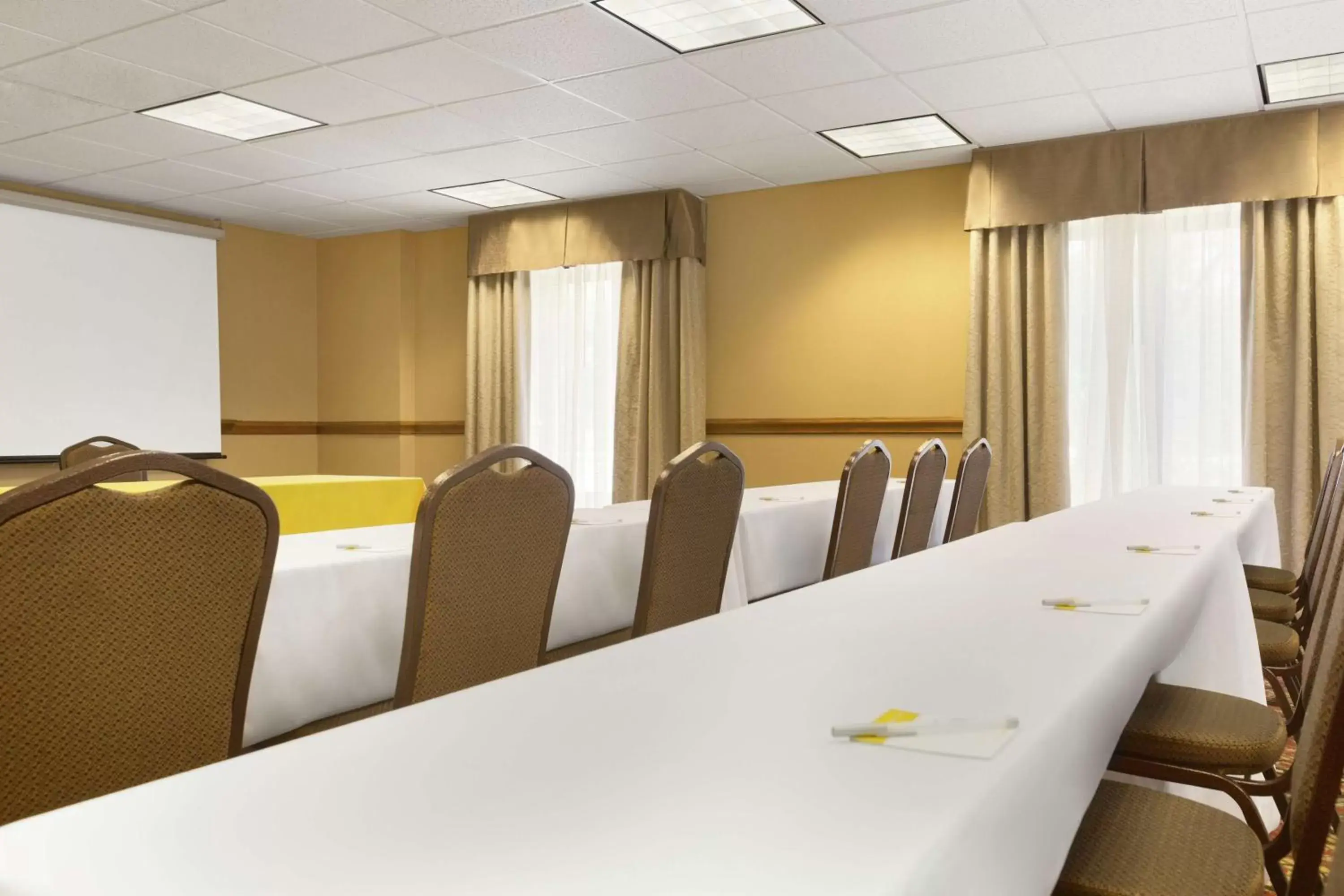 Meeting/conference room in Hampton Inn & Suites Tarpon Springs