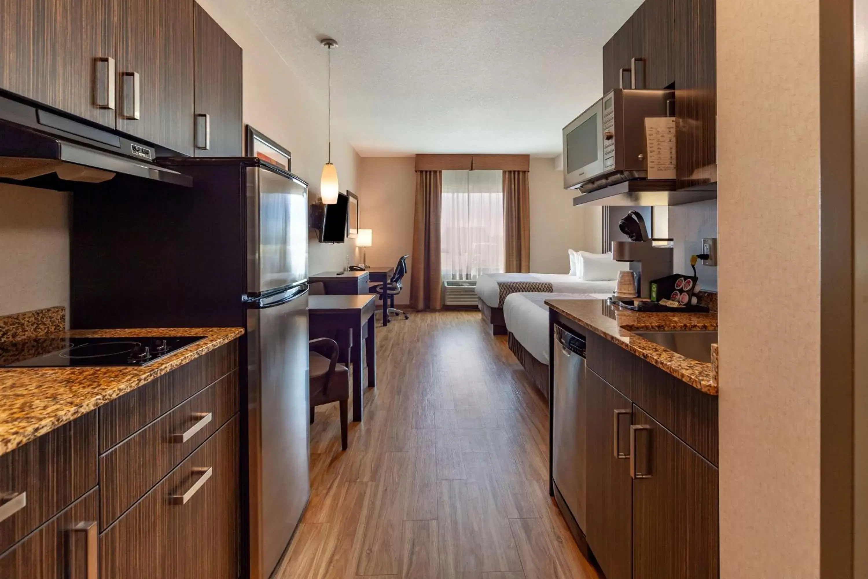 Property building, Kitchen/Kitchenette in Best Western Plus Drayton Valley All Suites