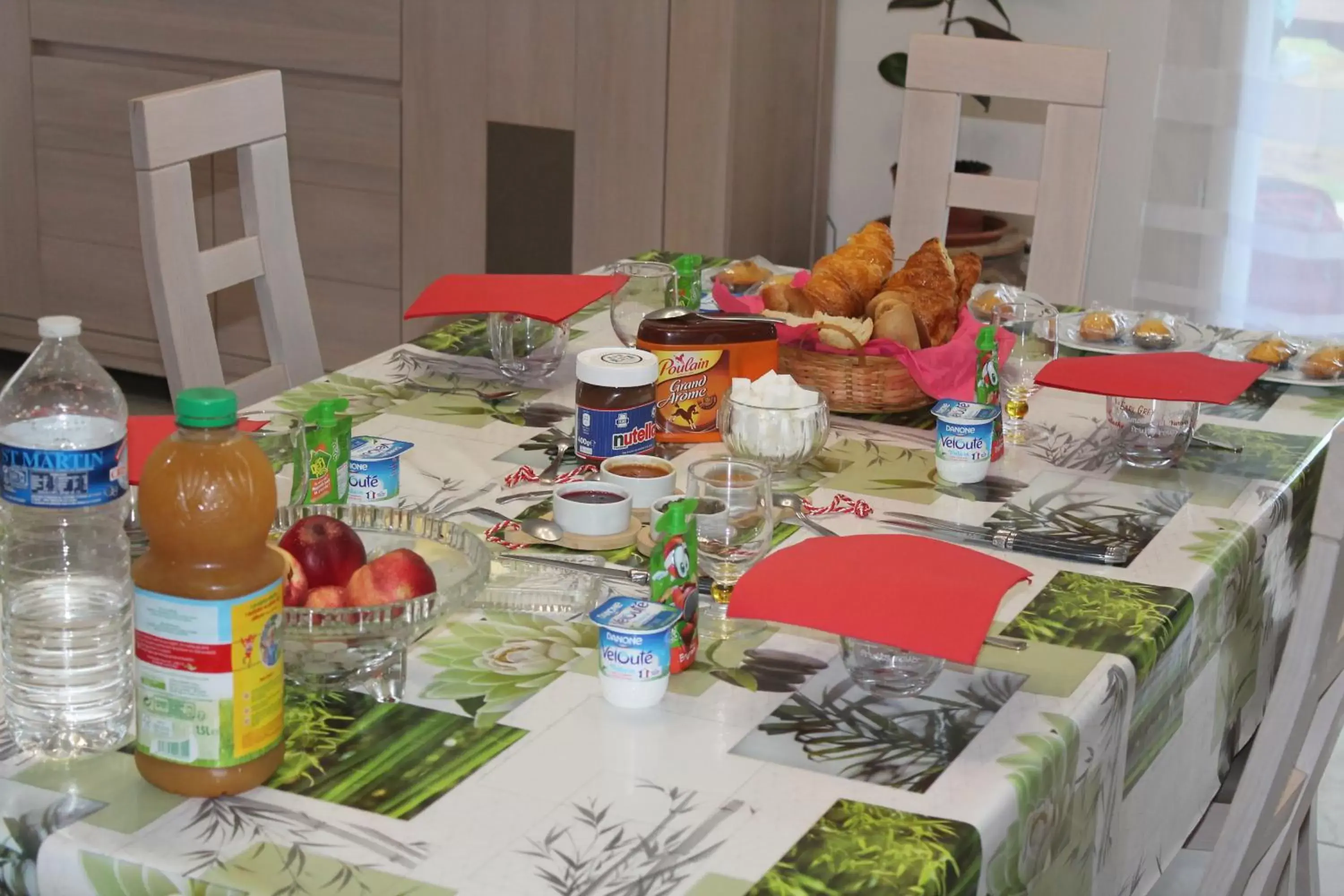 Continental breakfast in B&B La Garona