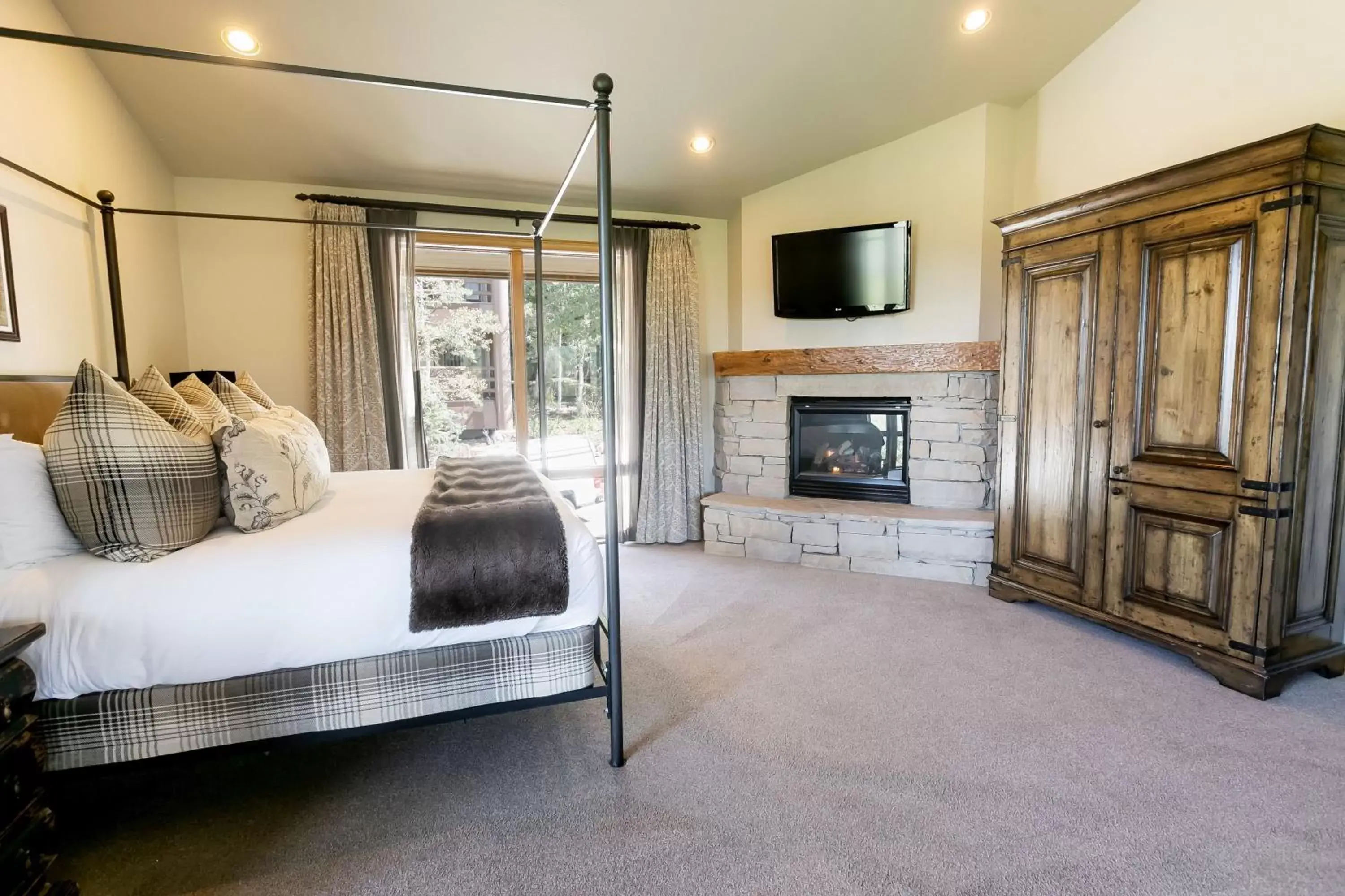 Bedroom, TV/Entertainment Center in Stein Eriksen Lodge Deer Valley