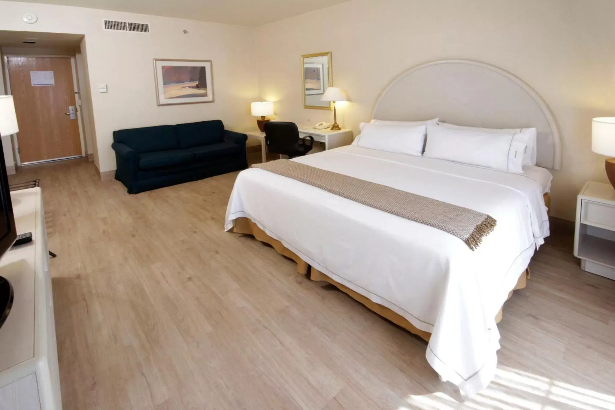 Photo of the whole room, Bed in Holiday Inn Express Torreon, an IHG Hotel