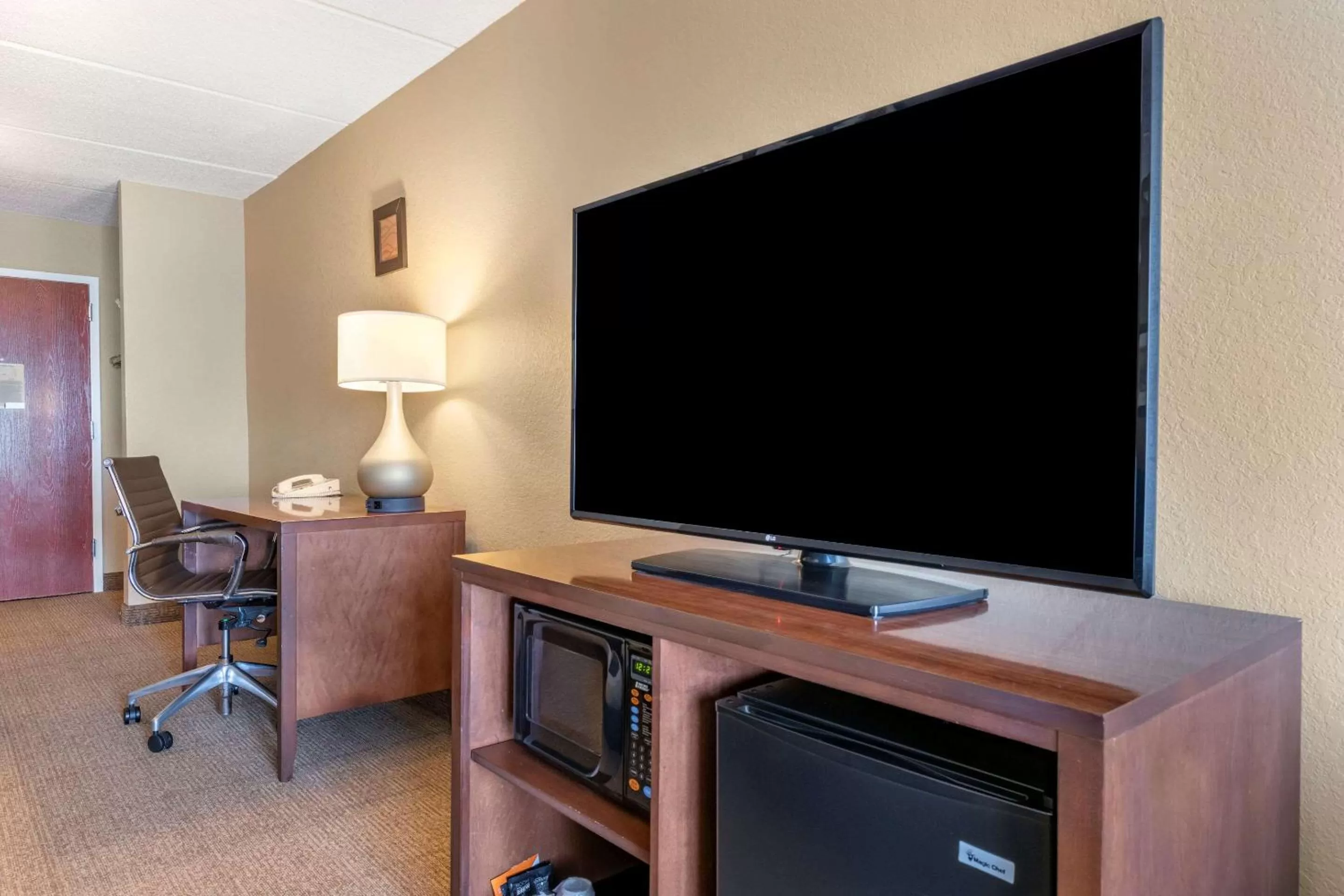 TV and multimedia in Comfort Inn & Suites Orlando North