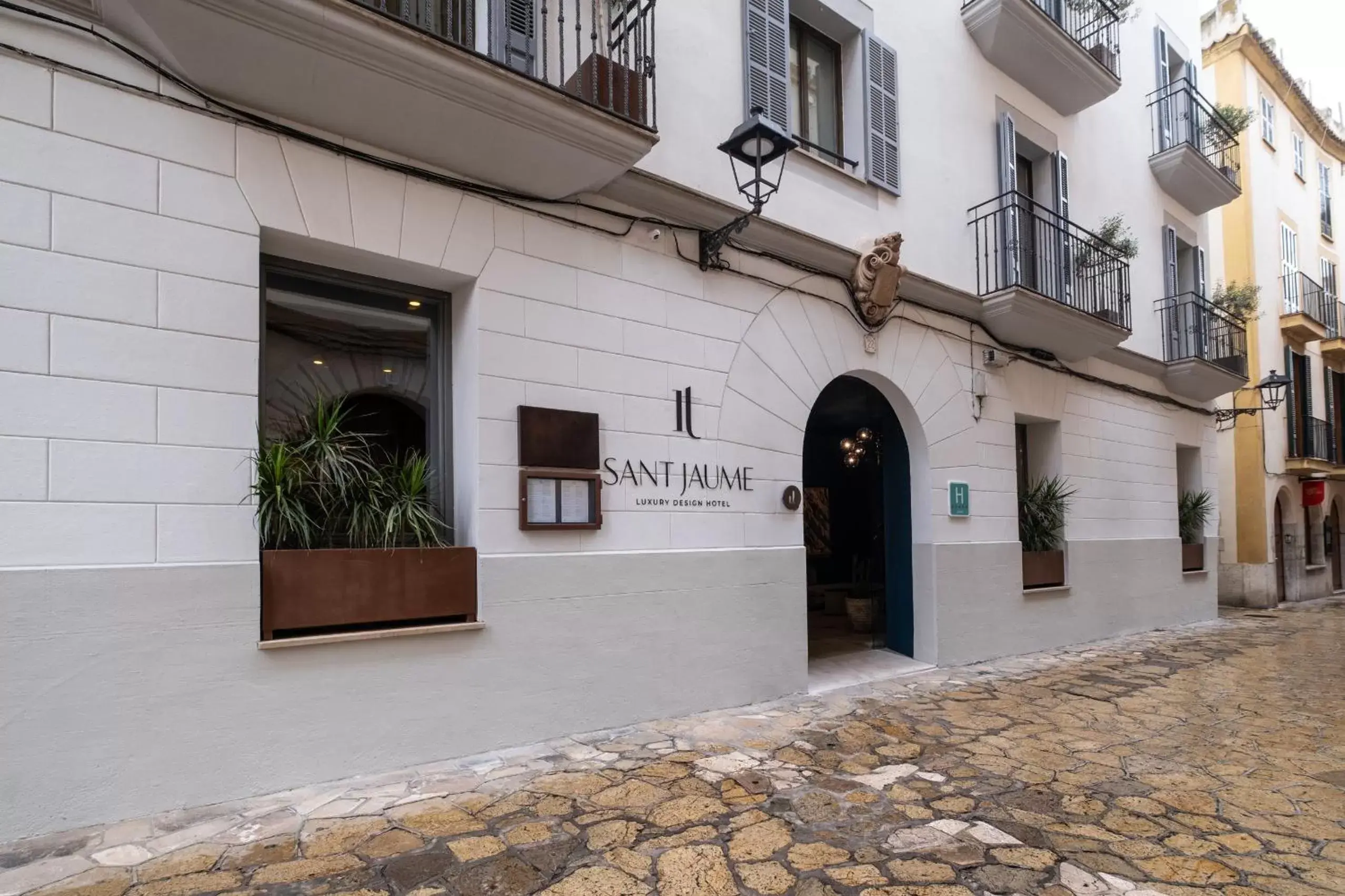 Facade/entrance in Sant Jaume Design Hotel