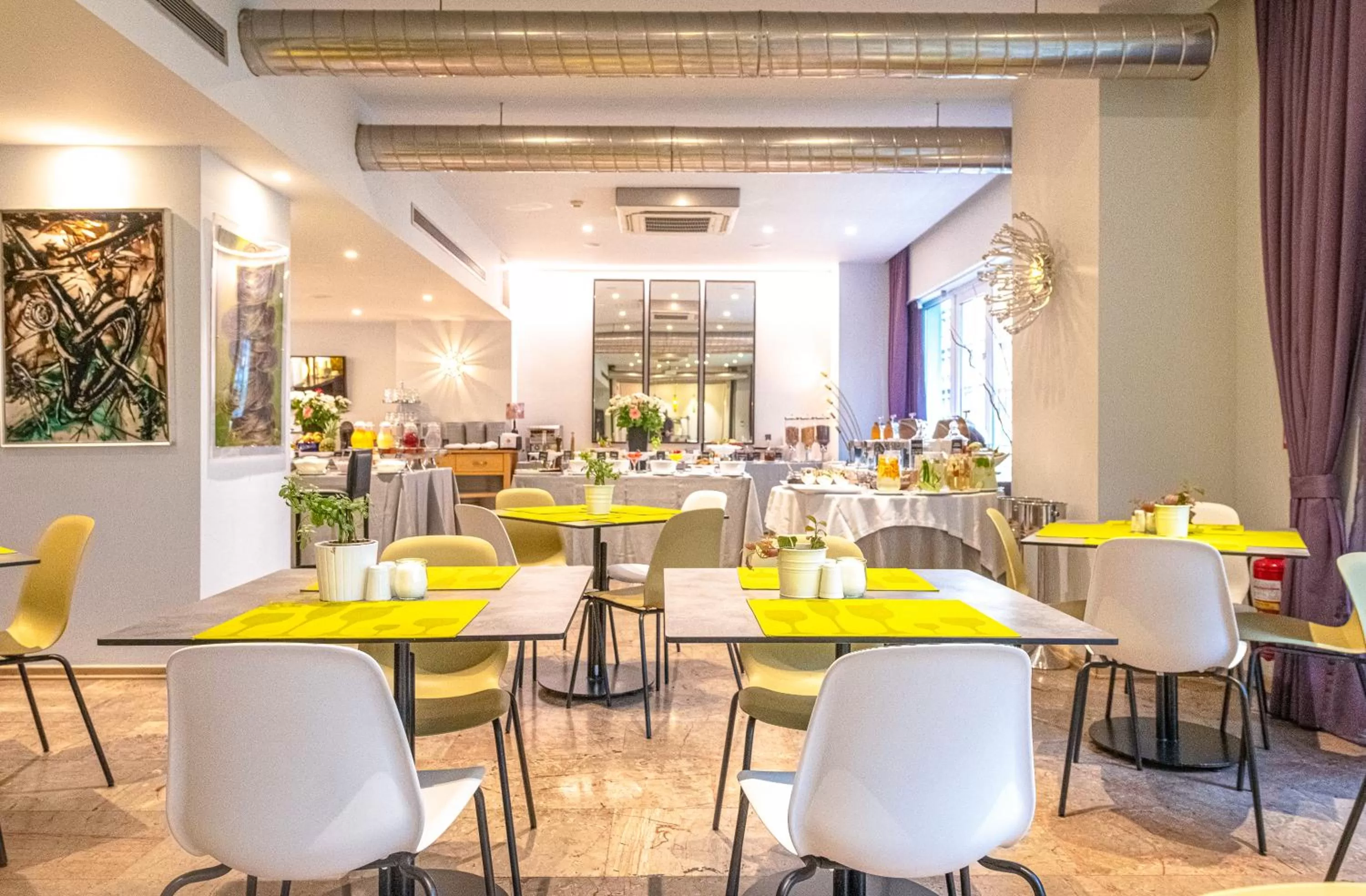 Restaurant/places to eat in Polis Grand Hotel