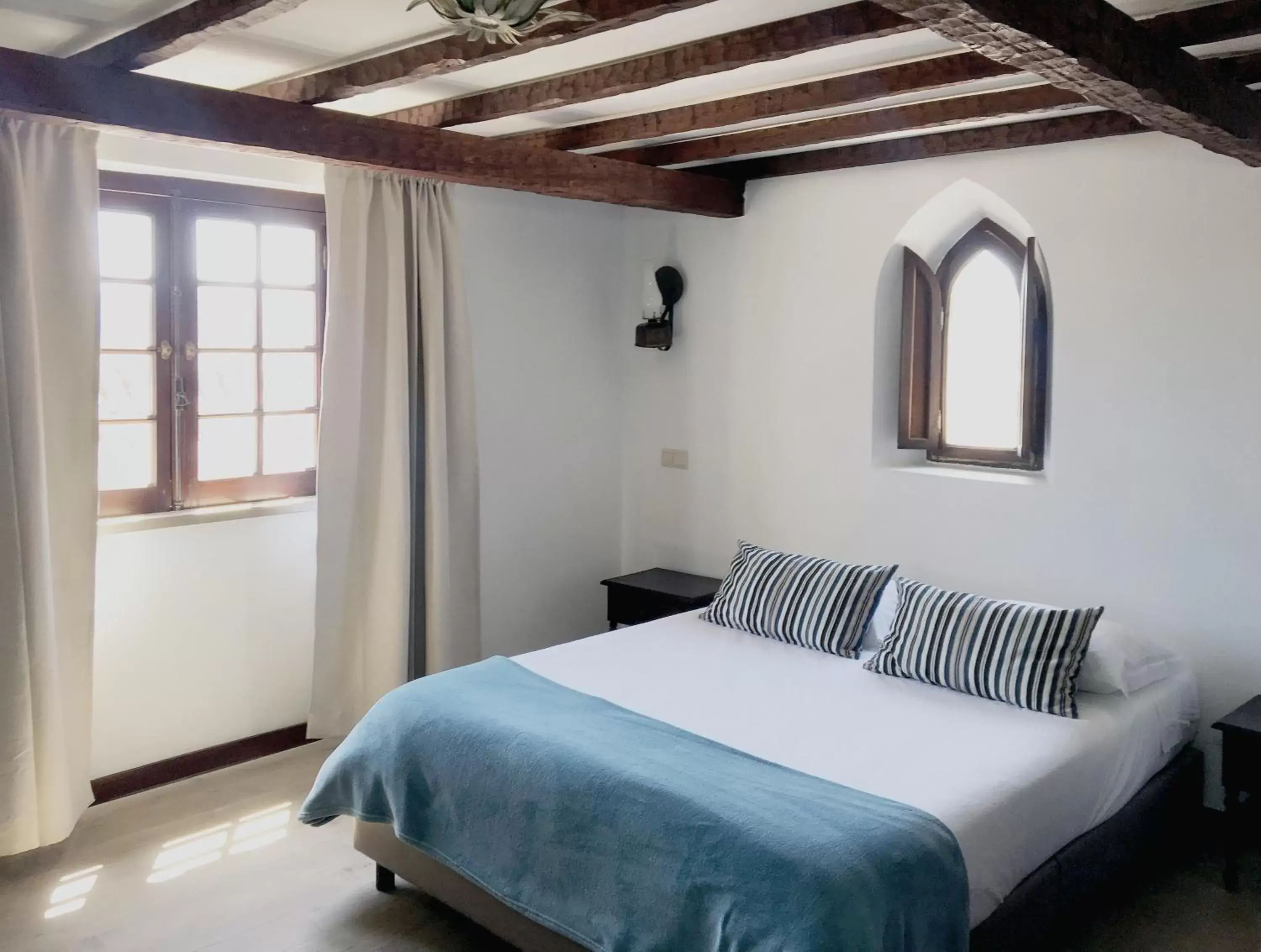 Bedroom, Bed in Rainha Santa Isabel - Óbidos History Hotel