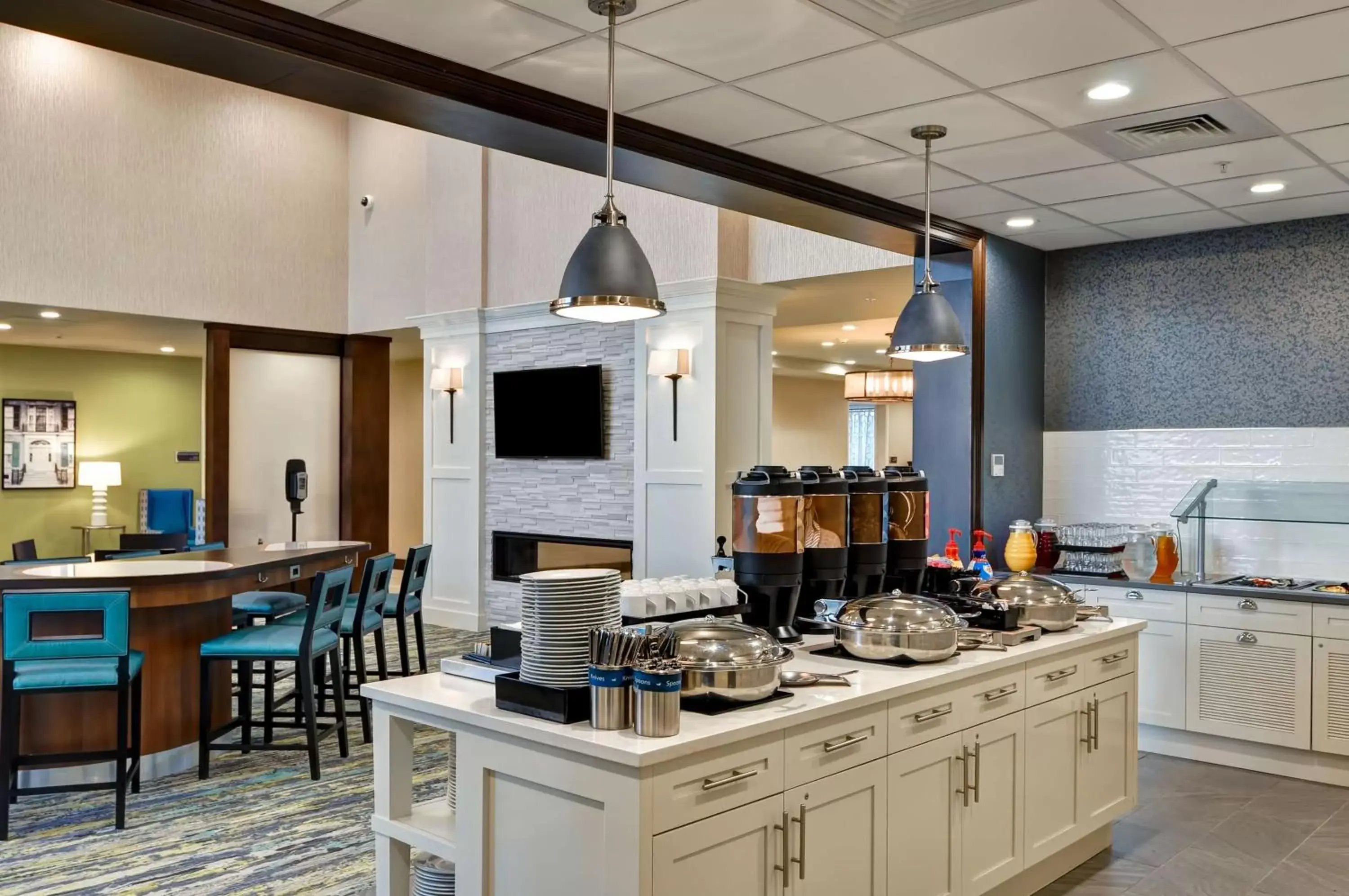 Restaurant/places to eat, Kitchen/Kitchenette in Homewood Suites By Hilton Schenectady