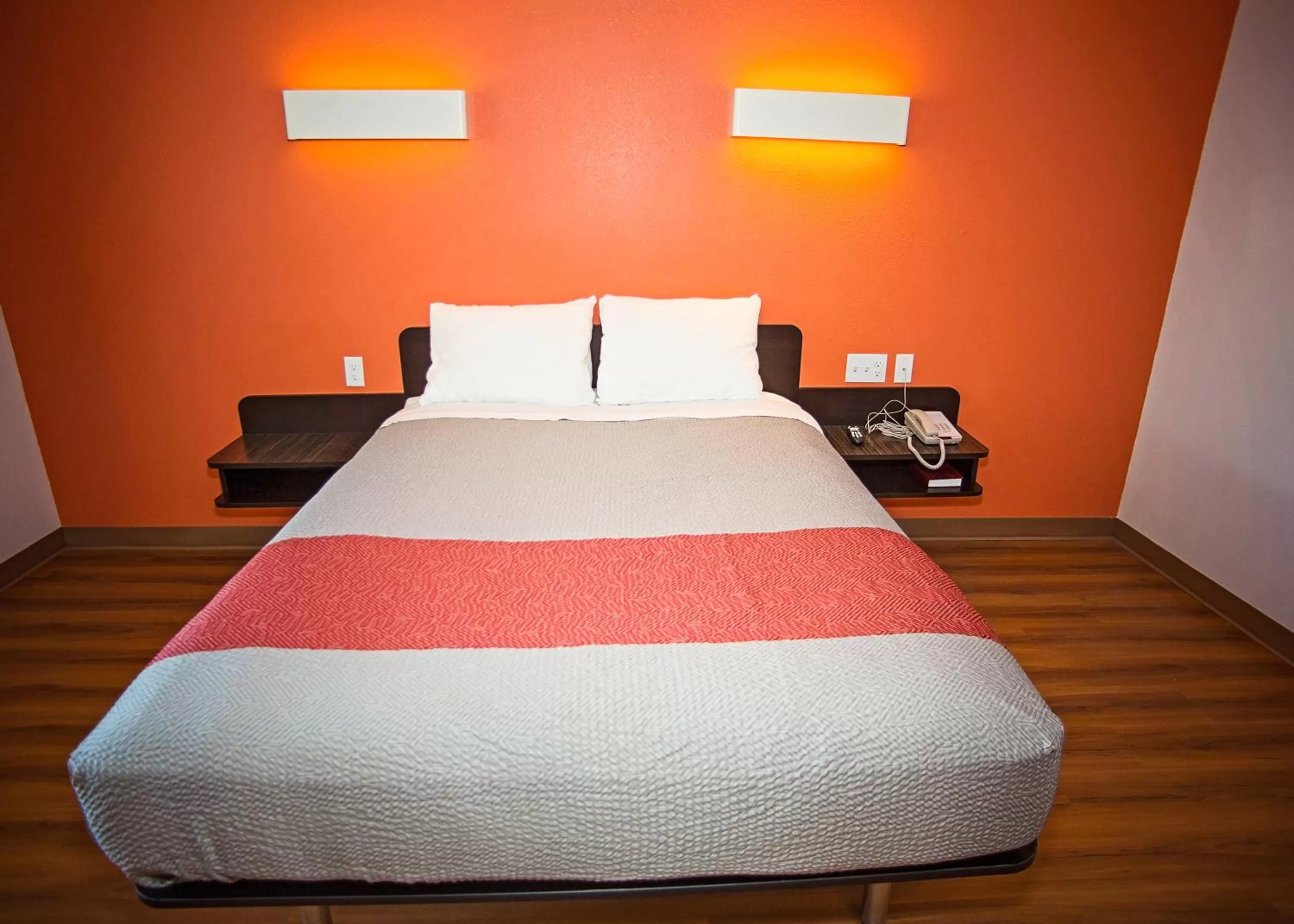 Bedroom, Bed in Motel 6-Crescent City, CA