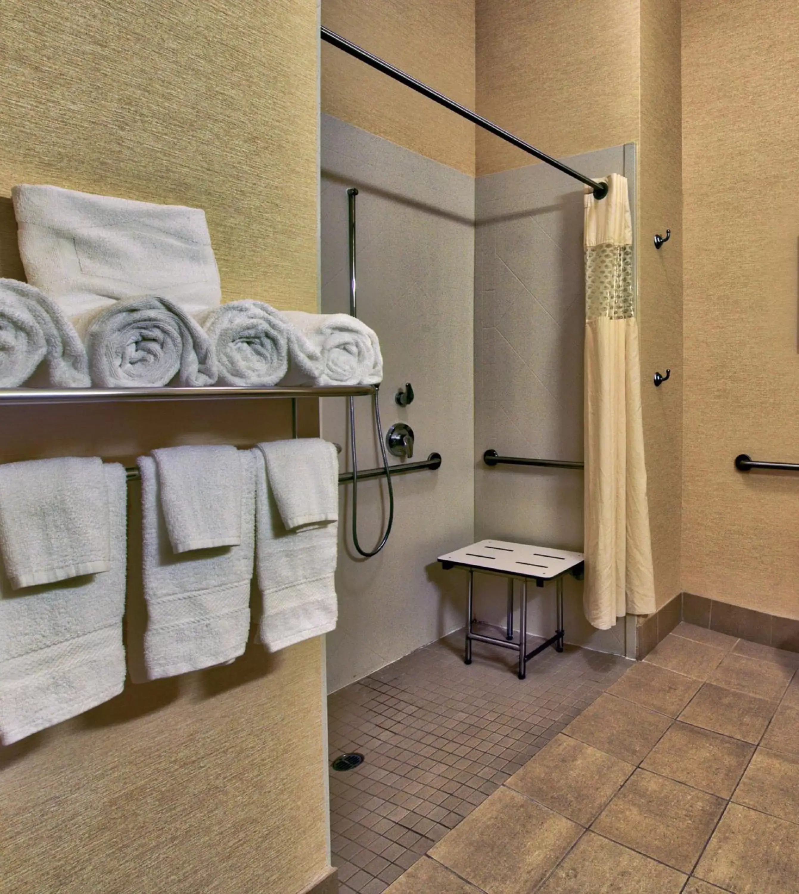 Bed, Bathroom in Hampton Inn & Suites Ridgecrest