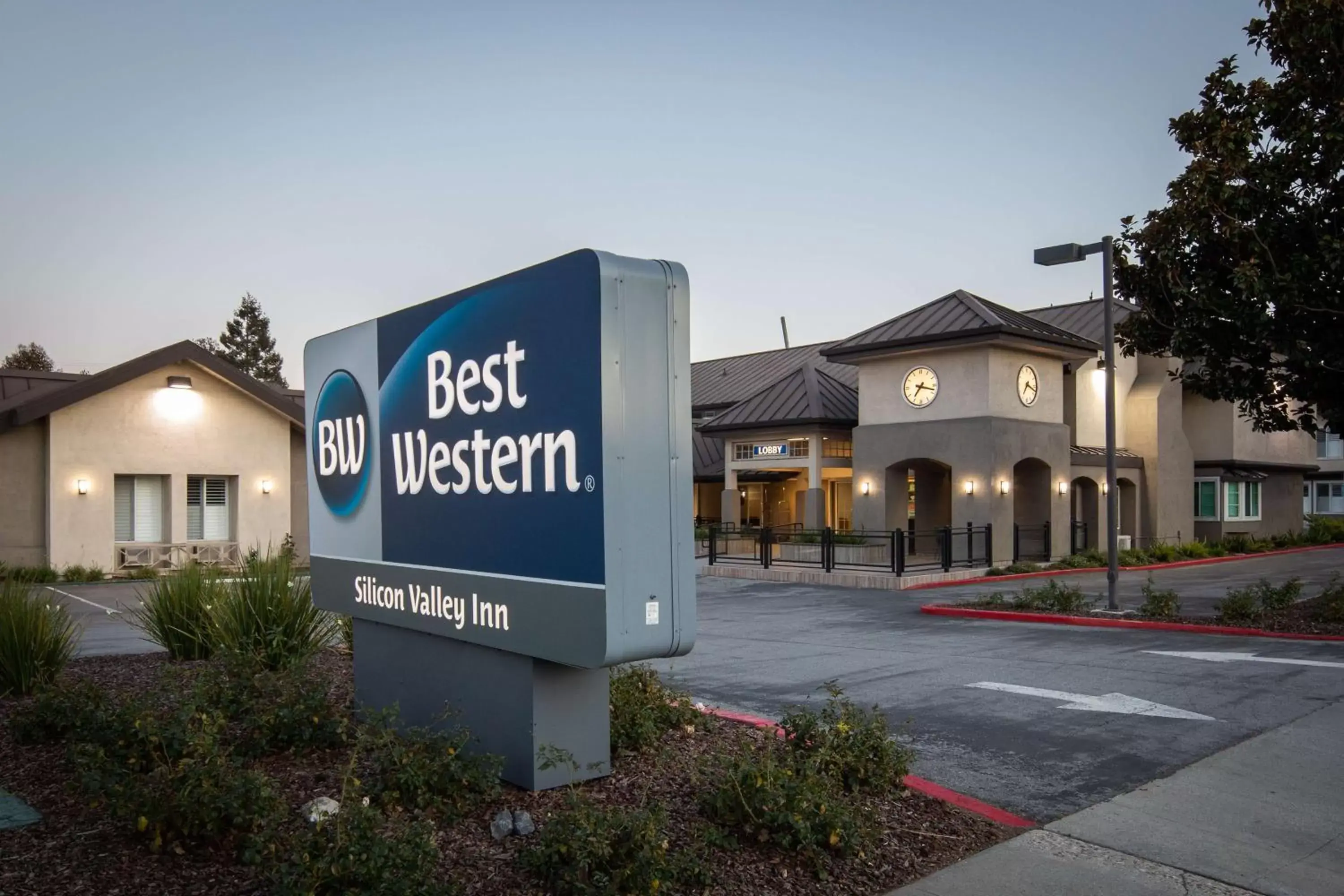 Property Building in Best Western Silicon Valley Inn