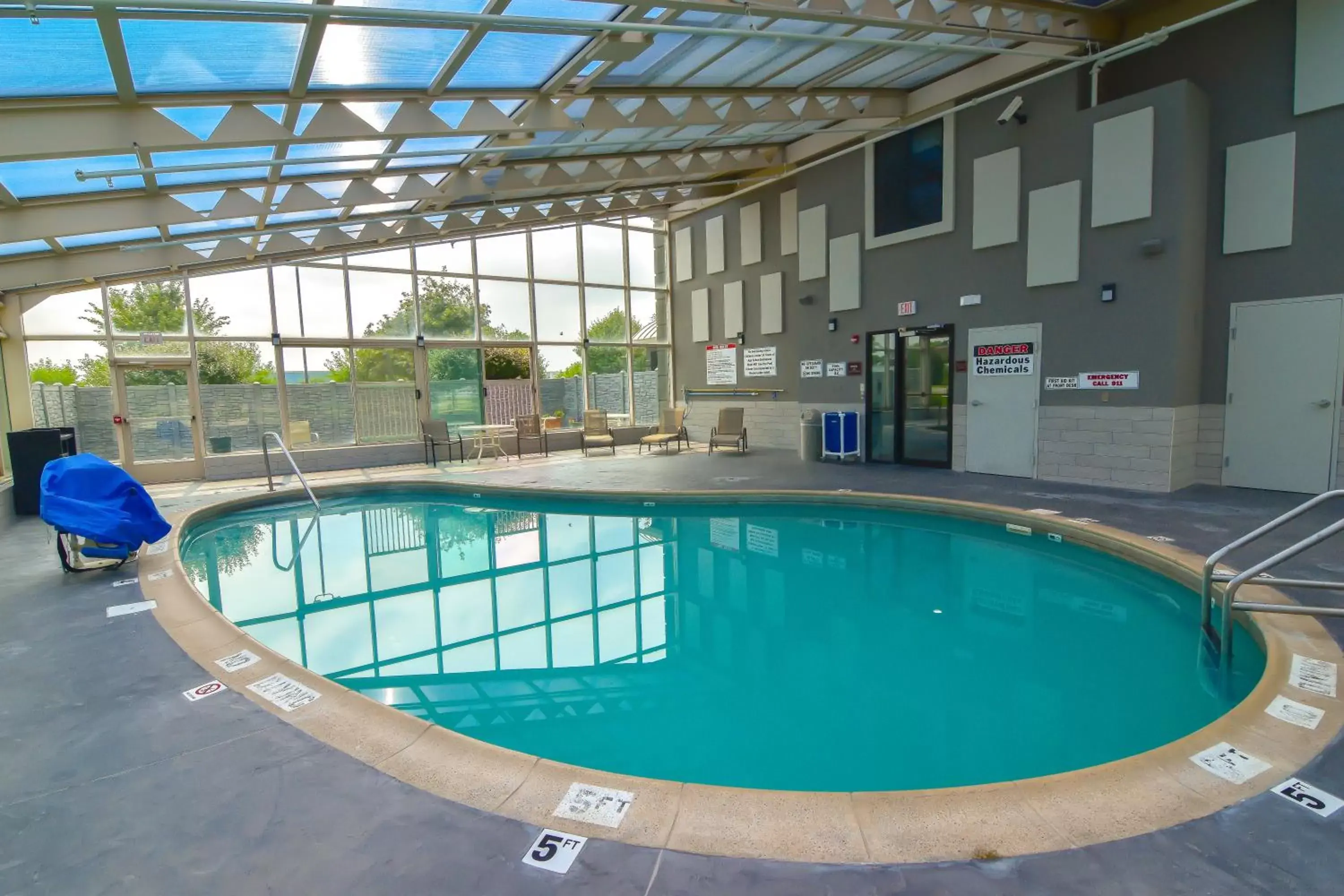 Swimming Pool in Best Western Plus Lafayette Hotel University Area