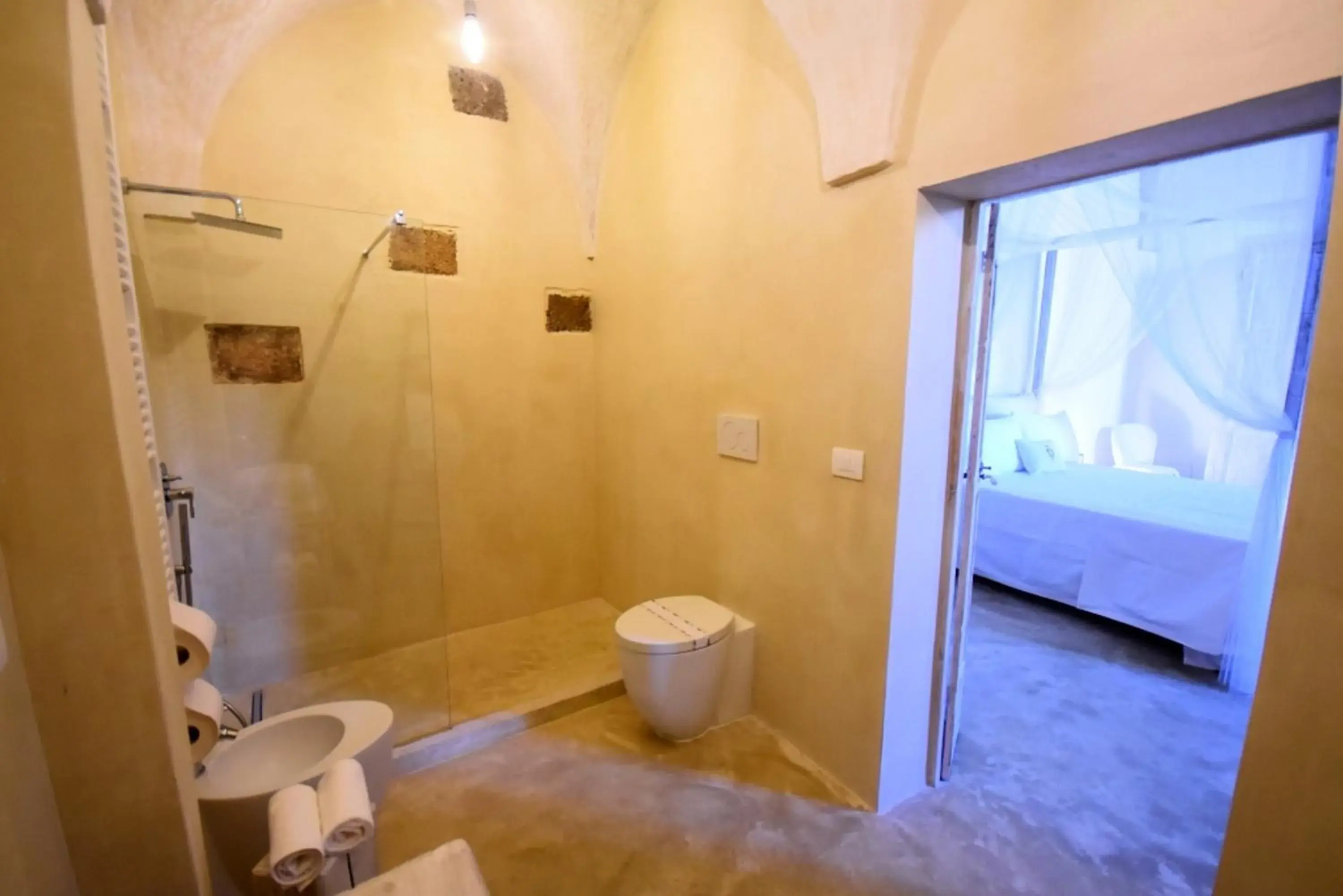 Bathroom in Palazzo Castriota Scanderberg