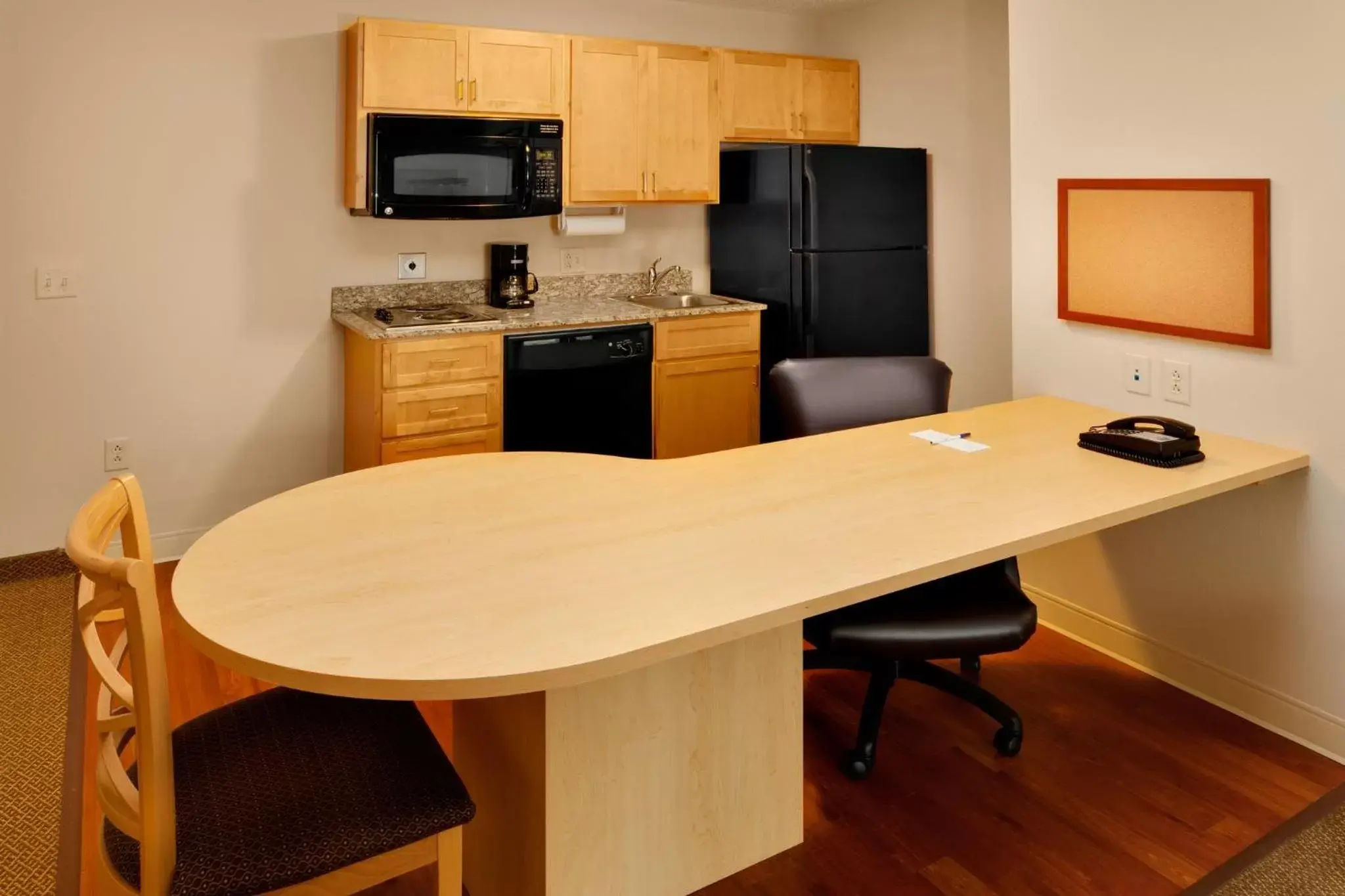 Photo of the whole room, Kitchen/Kitchenette in Candlewood Suites Harrisburg I-81 Hershey Area, an IHG Hotel