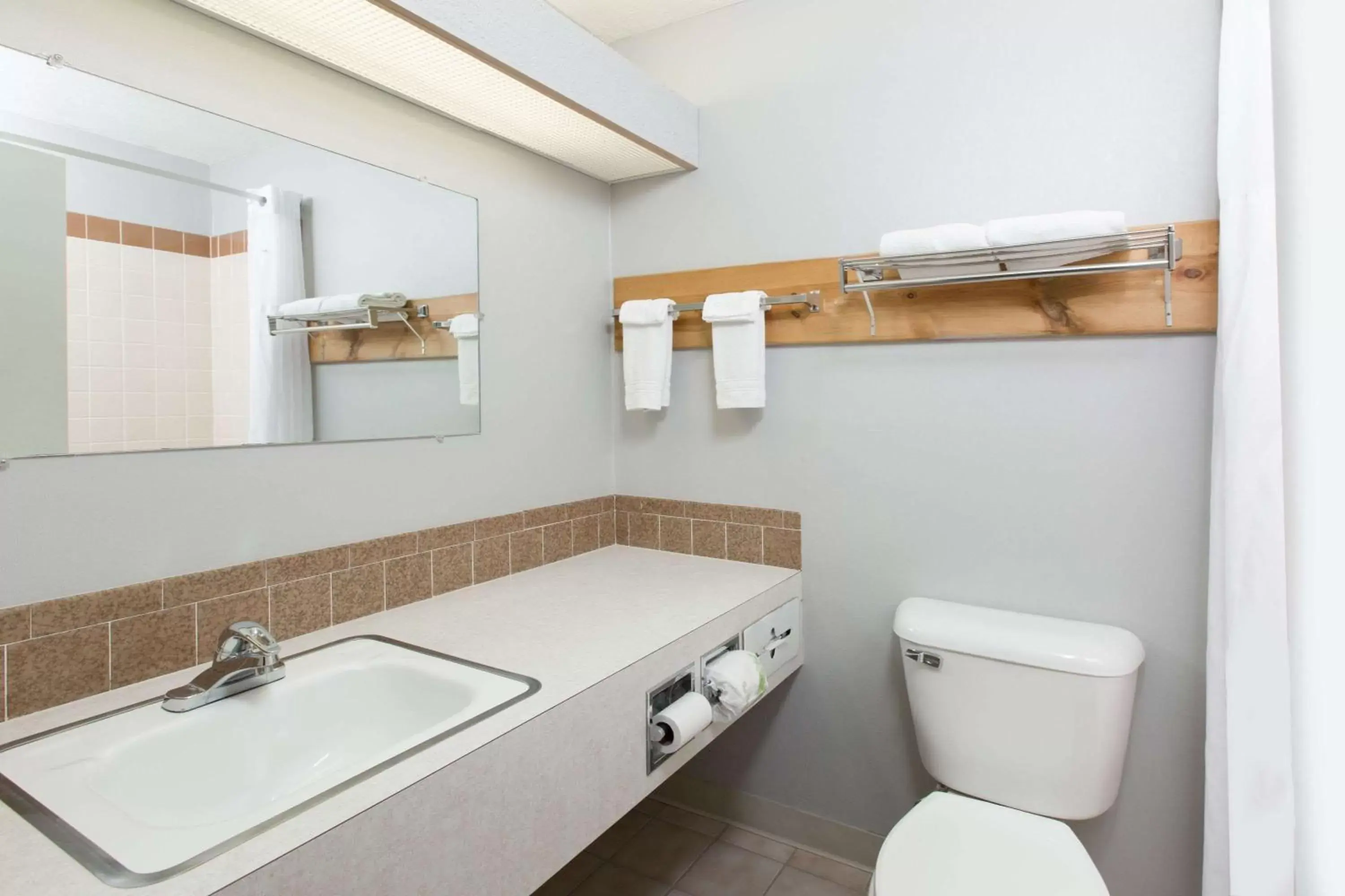 Double Room - Smoking in Days Inn by Wyndham Hays Double Room - Smoking in Days Inn by Wyndham Hays