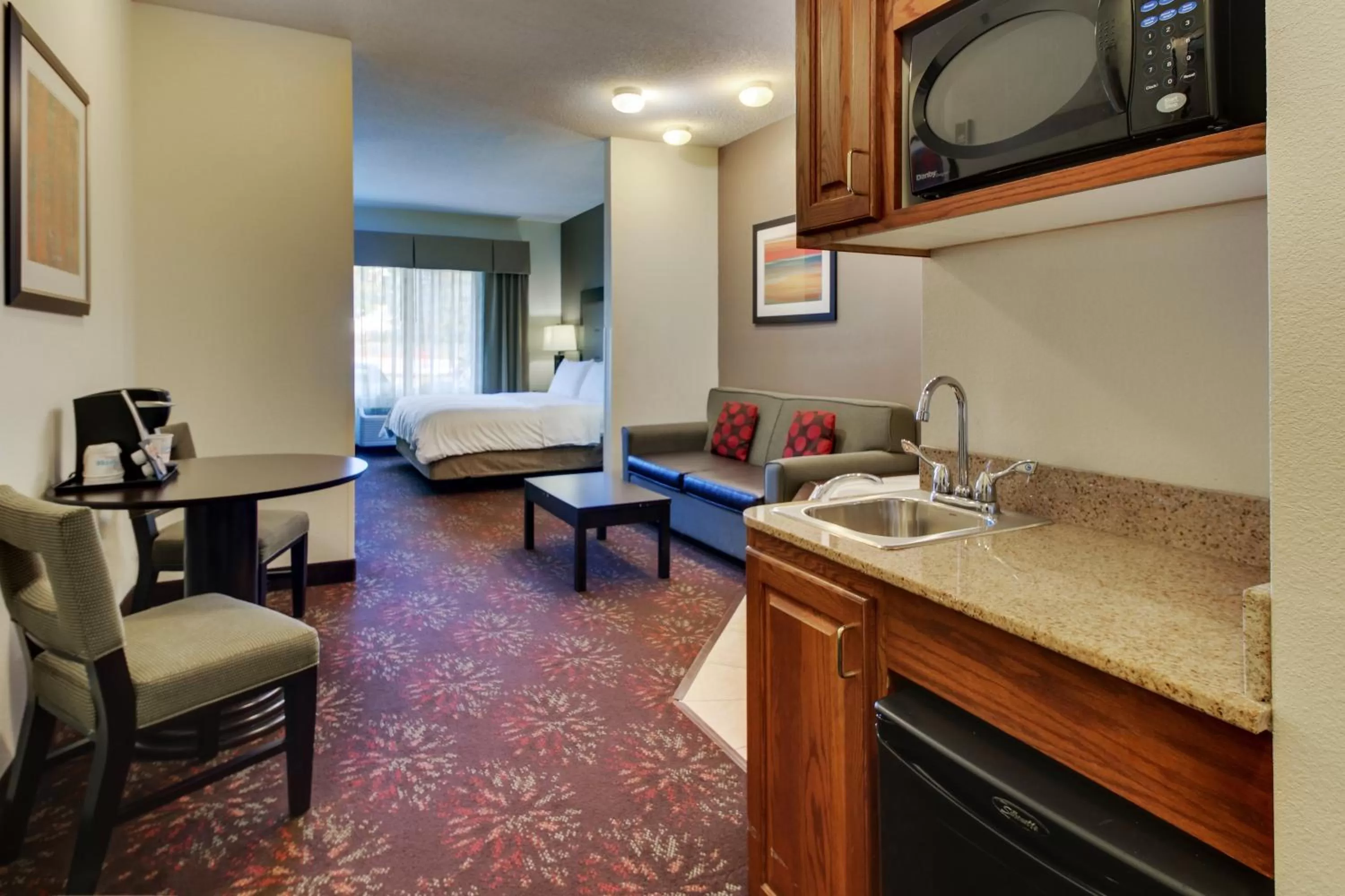 Photo of the whole room, Bed in Holiday Inn Express Hotel & Suites Lancaster-Lititz by IHG
