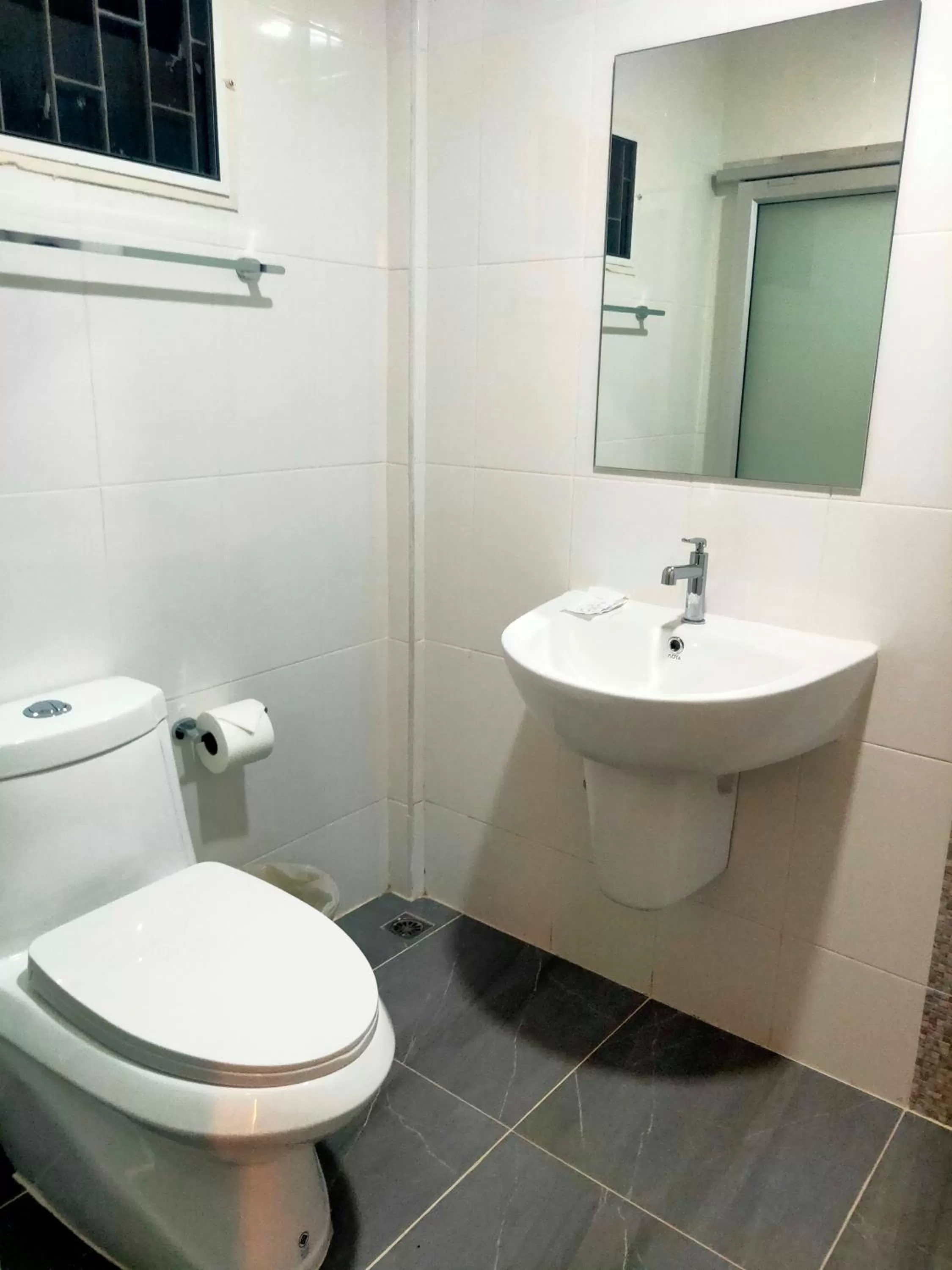 Toilet in Bed By Boat @Nonthaburi Pier