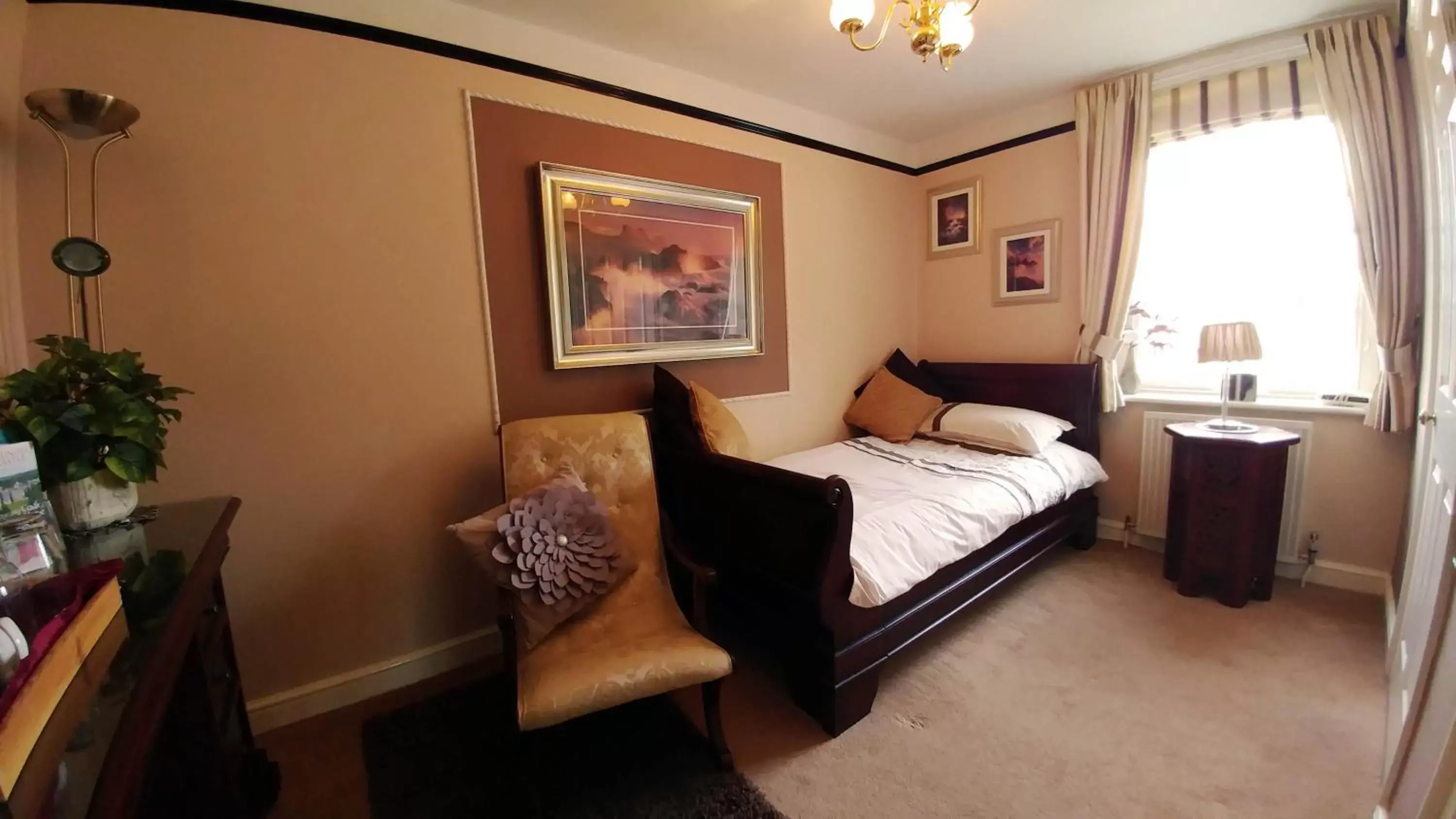 Bed, Seating Area in The Old Priory B&B