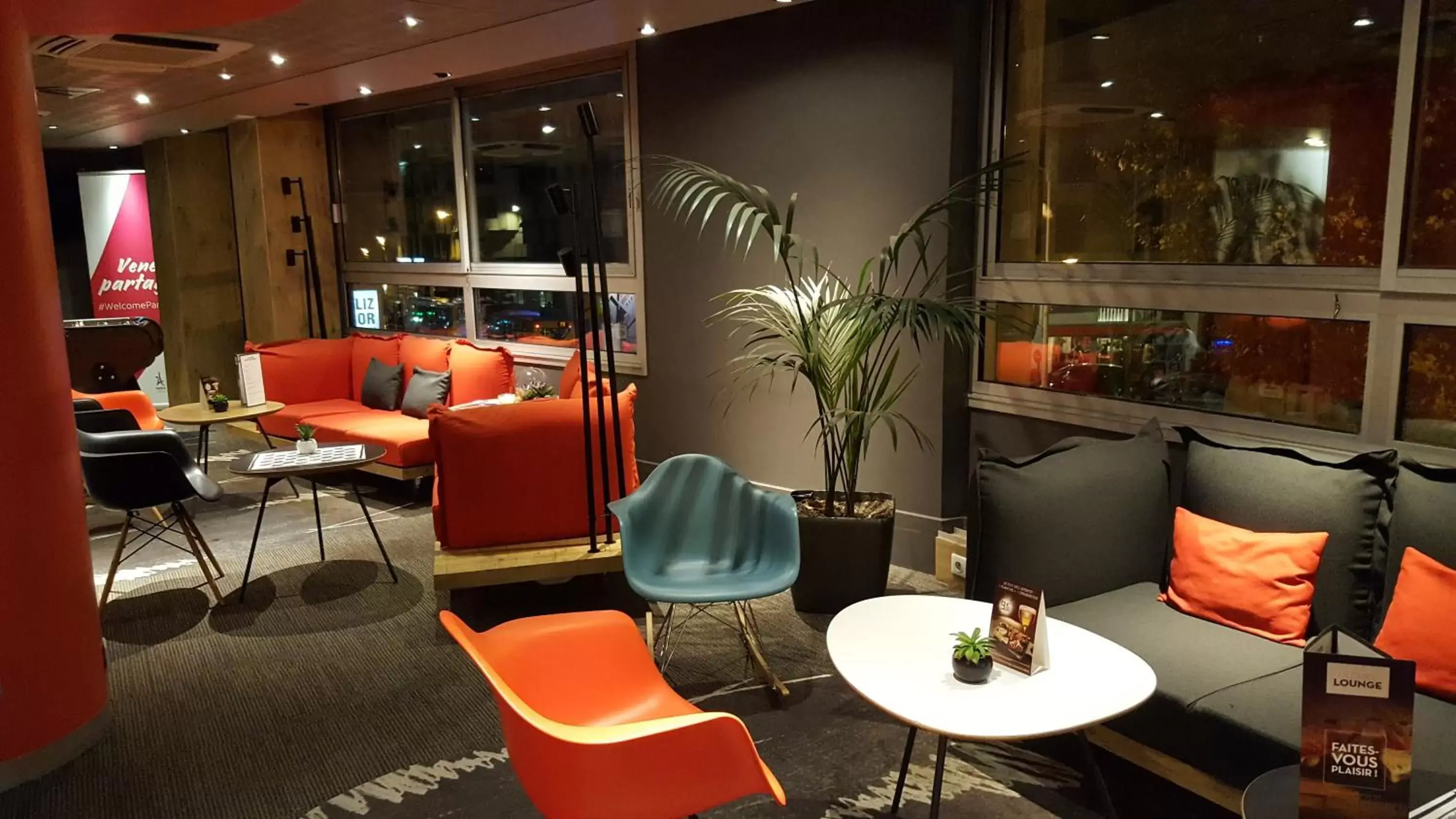 Communal lounge/ TV room, Lounge/Bar in ibis Nice Centre Gare