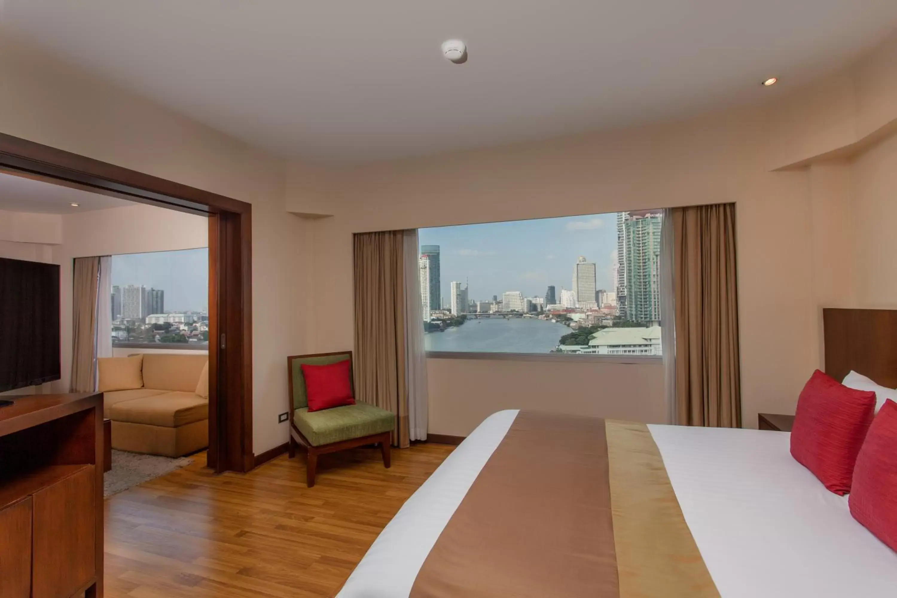 King Suite with River View  in Ramada Plaza by Wyndham Bangkok Menam Riverside