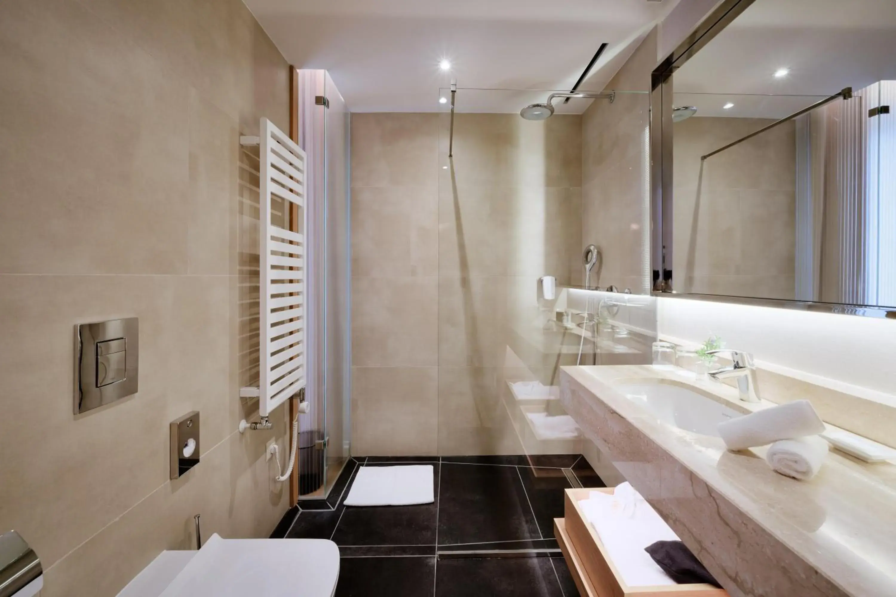 Shower, Bathroom in B&B HOTEL RZESZÓW CENTRUM