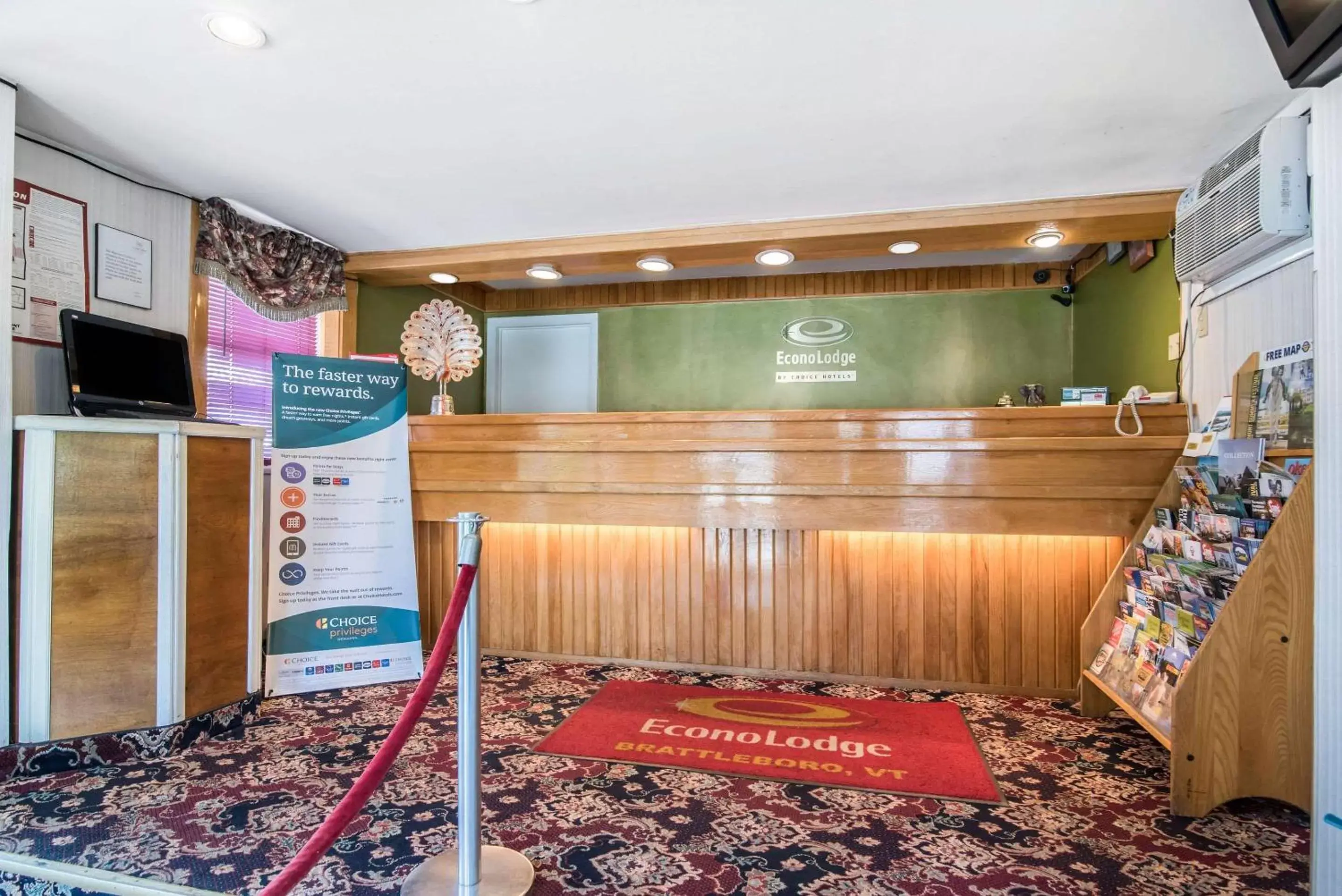 Lobby or reception in Econo Lodge Brattleboro