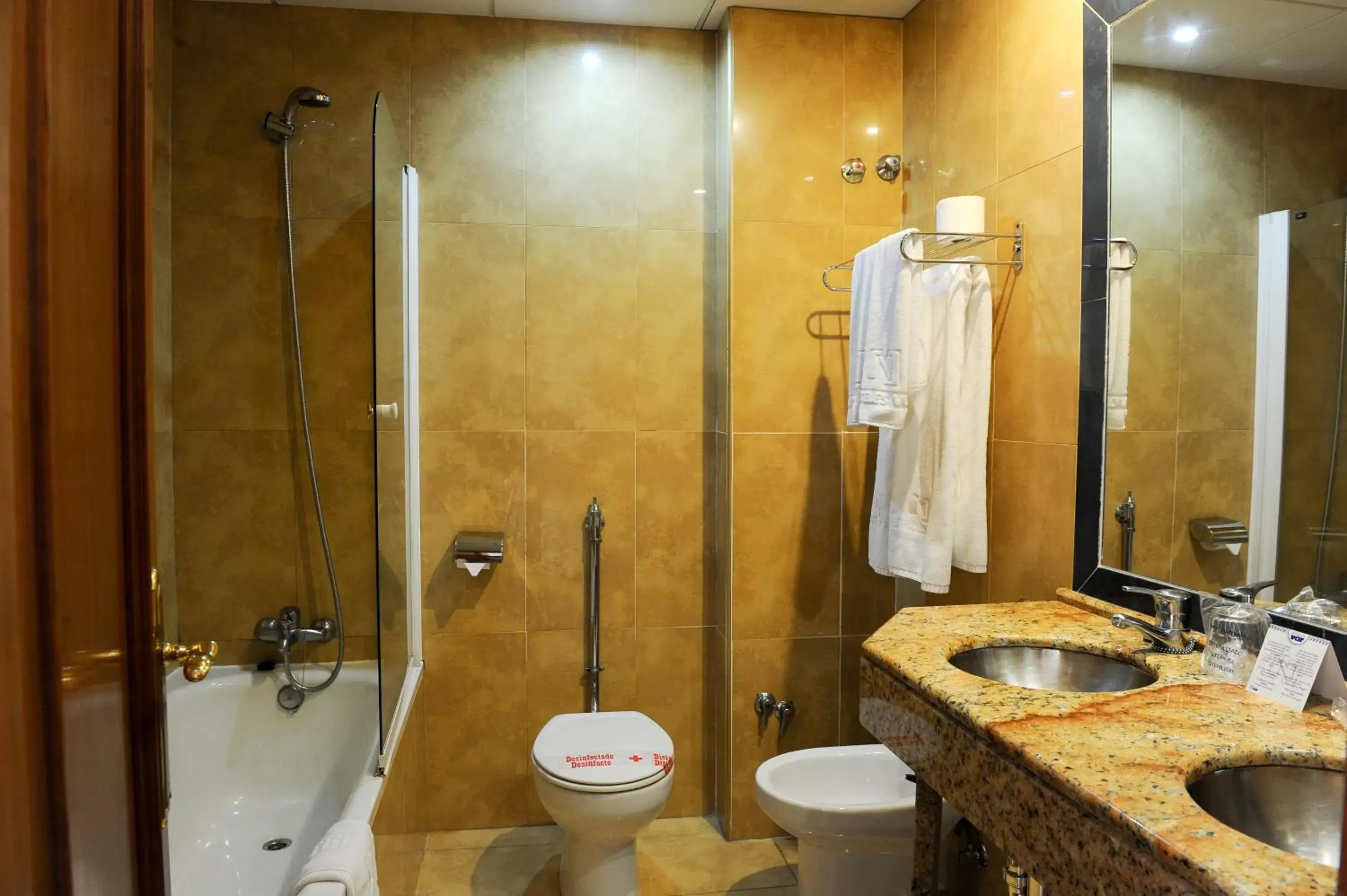 Shower, Bathroom in Hotel Corregidor