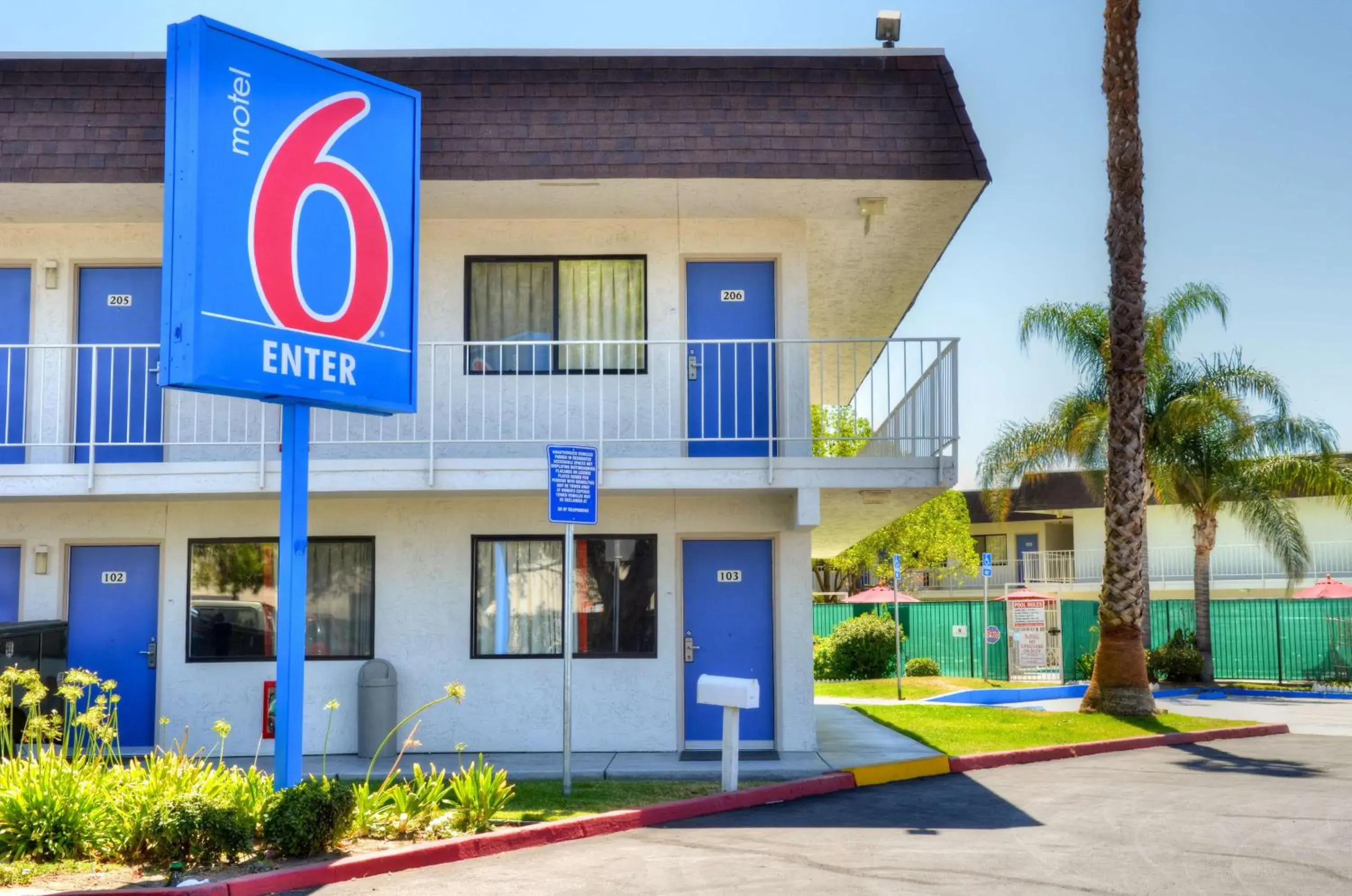 Property building in Motel 6 Santa Nella, CA - Los Banos - Interstate 5