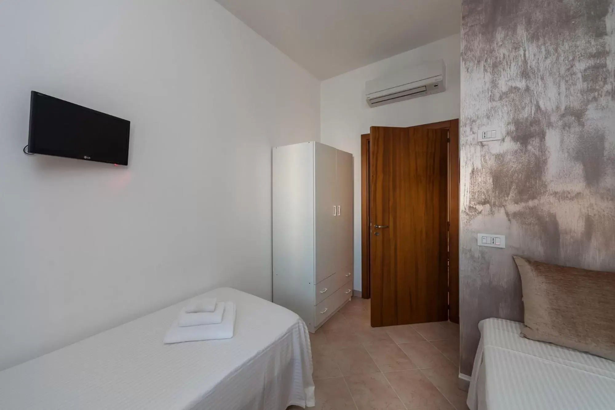 Bed, TV/Entertainment Center in Palazzo De Luca Bed & Breakfast