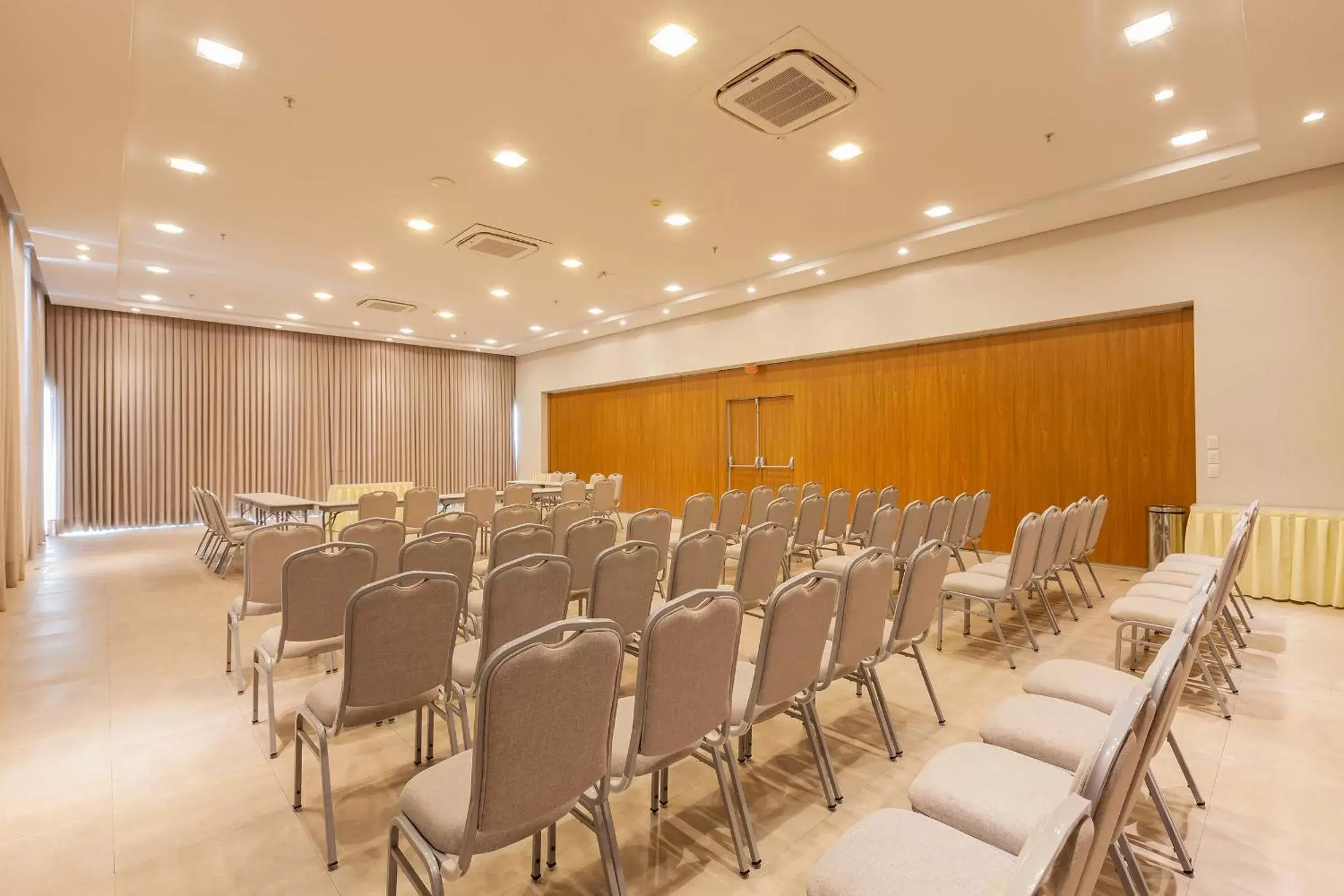 Meeting/conference room in Tri Hotel Executive Brusque