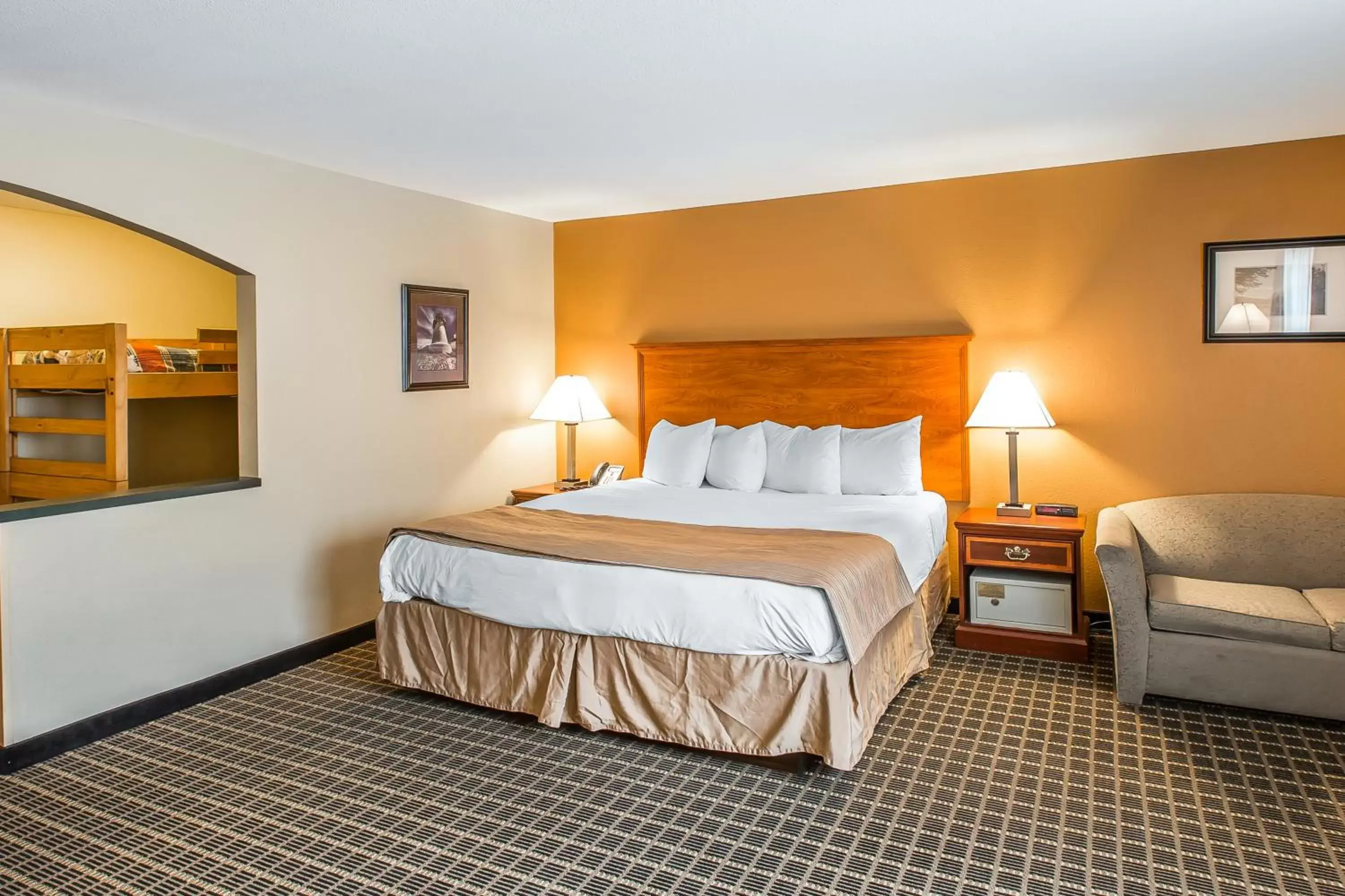 Family King Suite in Quality Inn & Suites On The River