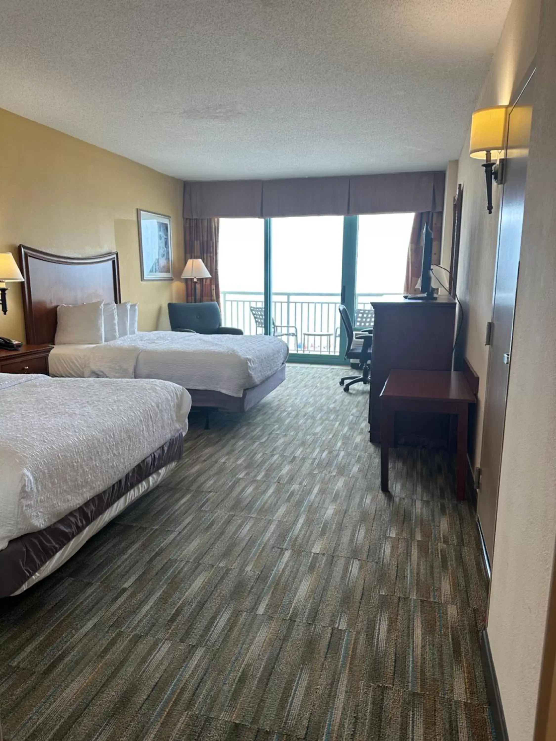 Bed in Hampton Inn Virginia Beach-Oceanfront South