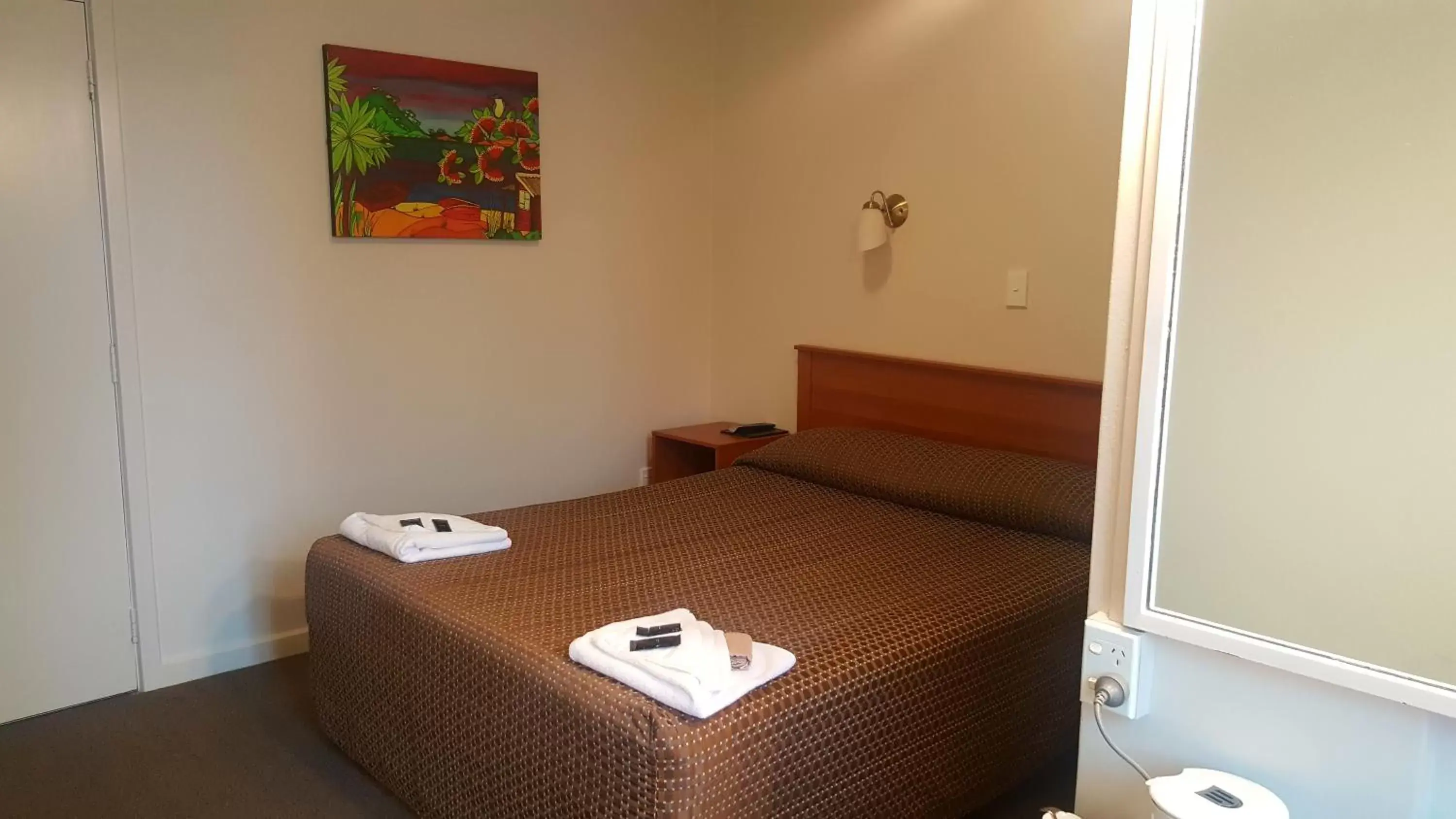 Guests, Bed in Kiwi International Hotel