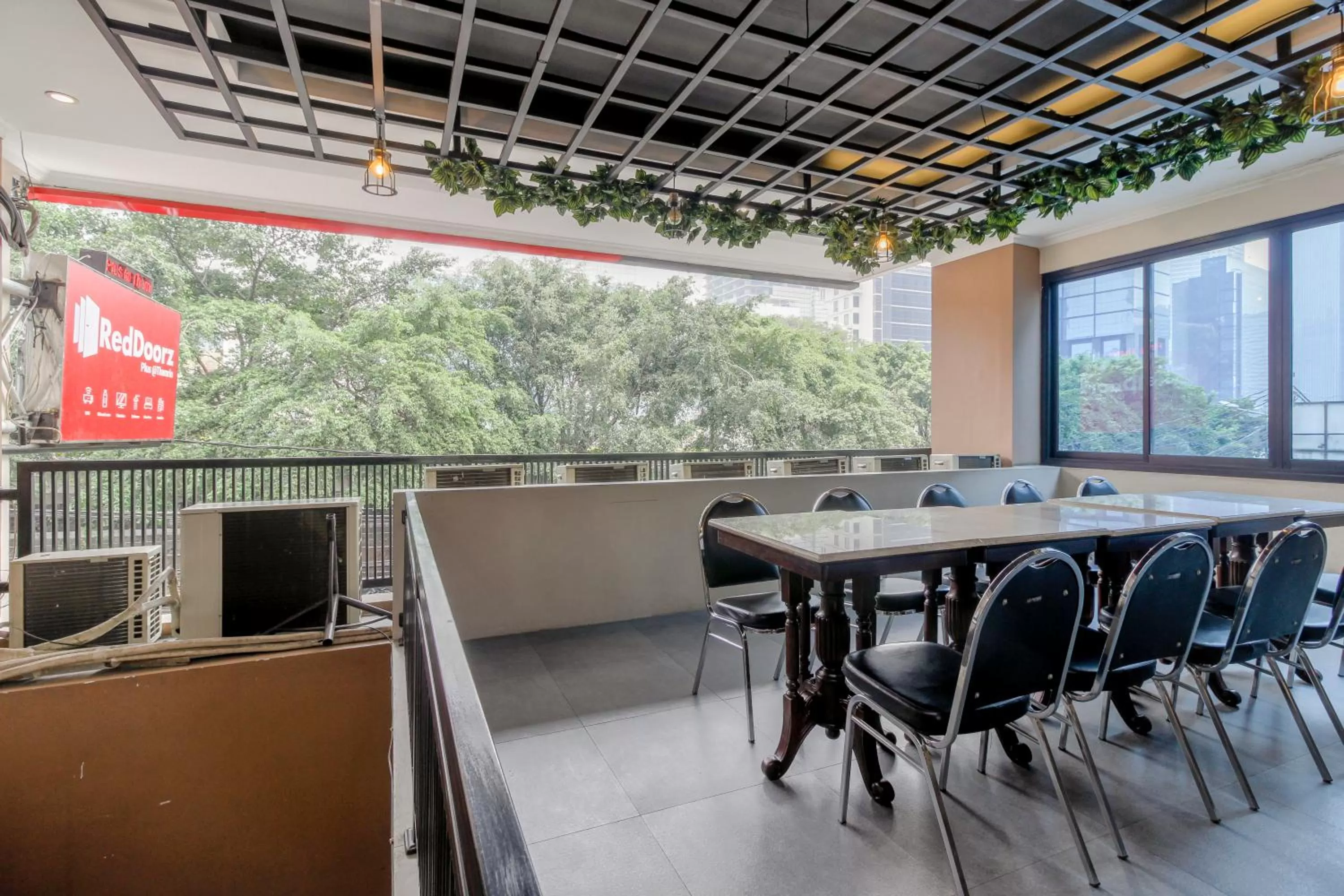 Restaurant/places to eat in RedDoorz Plus @ Thamrin