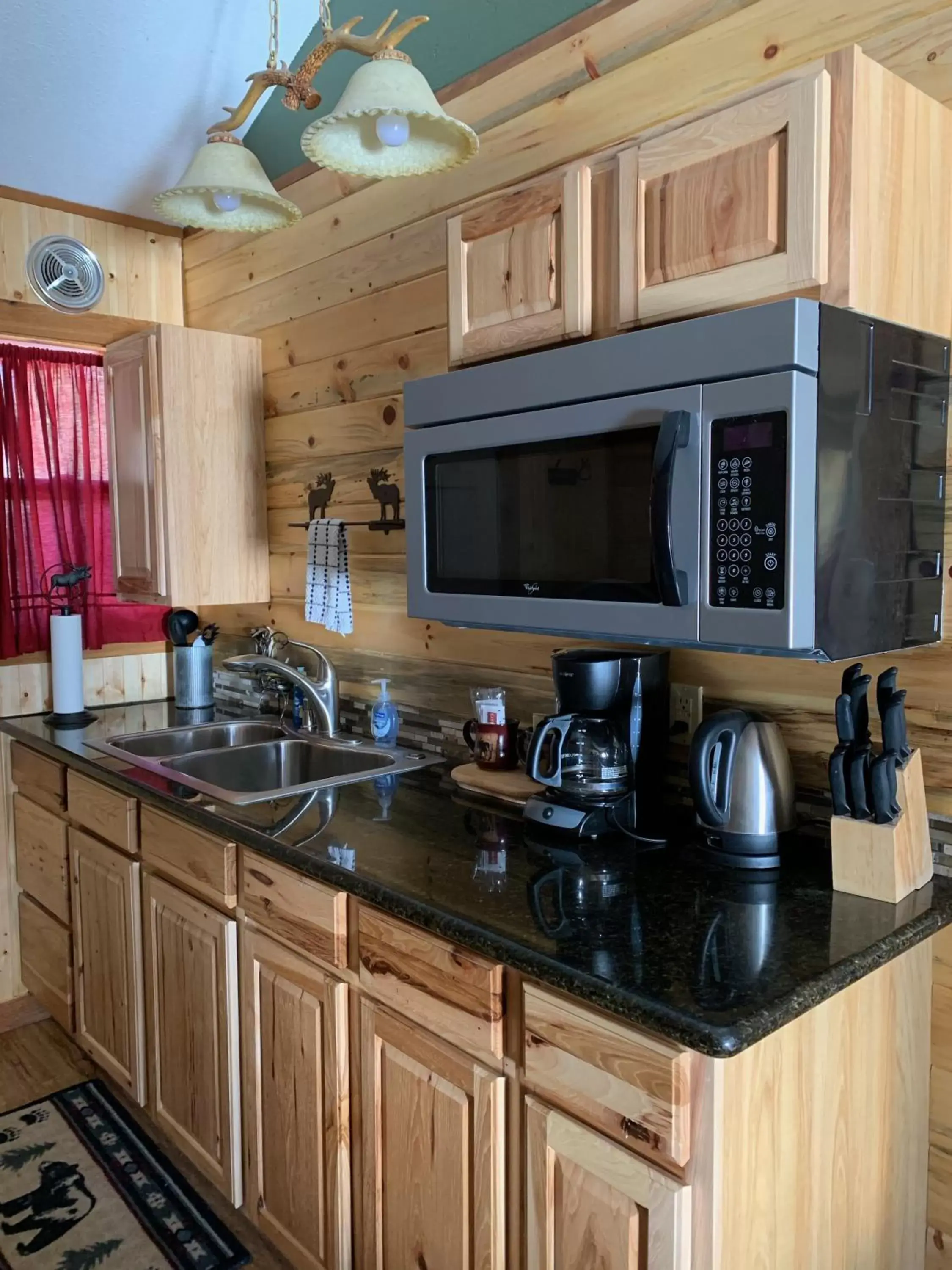 Kitchen/Kitchenette in The North Face Lodge